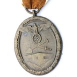 German WWII type West Wall medal. P&P Group 1 (£14+VAT for the first lot and £1+VAT for subsequent