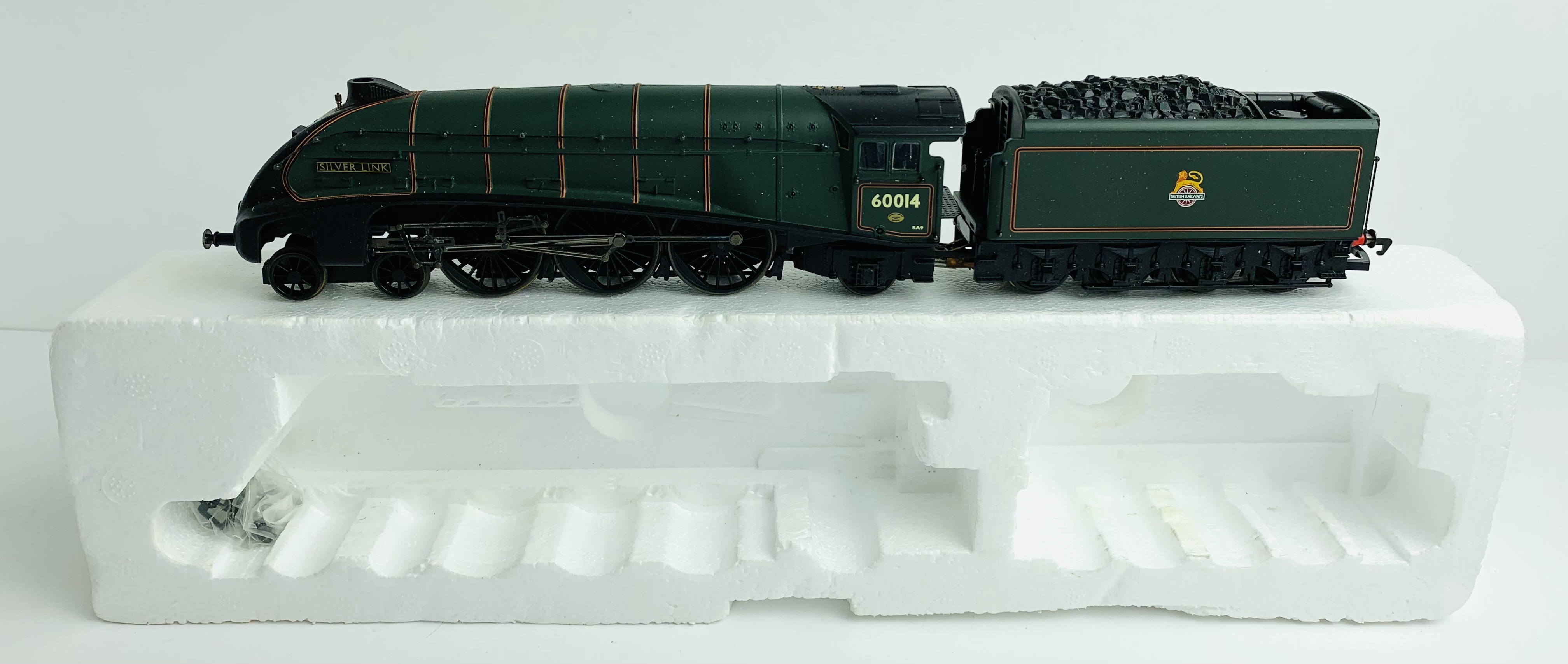 Hornby Class A4 'Silver Link' 60014 BR Lined Green - Loco P&P Group 1 (£14+VAT for the first lot and