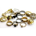 Sixteen mixed fashion rings. P&P Group 1 (£14+VAT for the first lot and £1+VAT for subsequent lots)