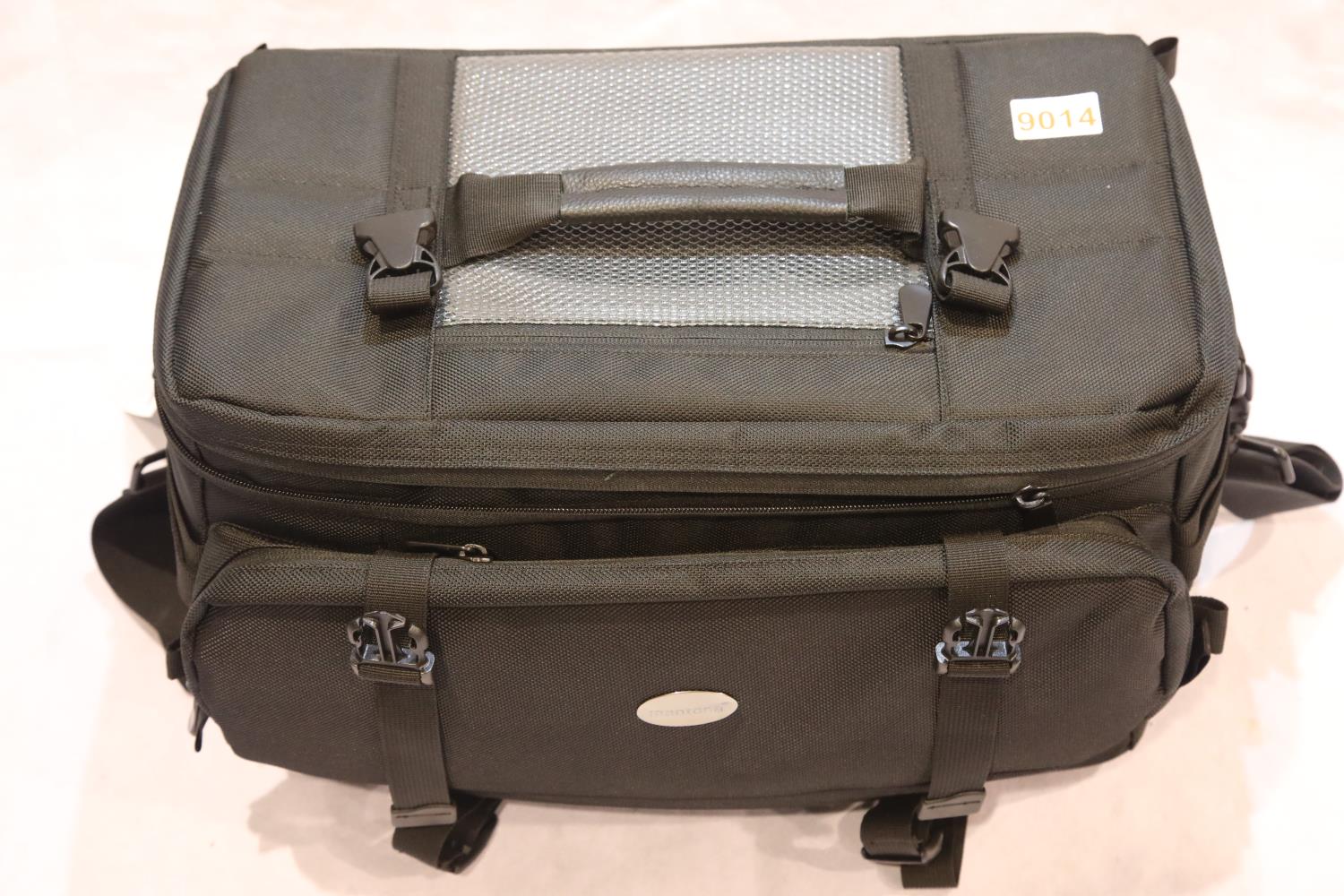 Mantona camera case, unused. P&P Group 3 (£25+VAT for the first lot and £5+VAT for subsequent lots) - Image 2 of 4