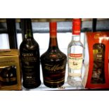 Mixed alcohol including 1L bottle of Tia Maria. P&P Group 3 (£25+VAT for the first lot and £5+VAT