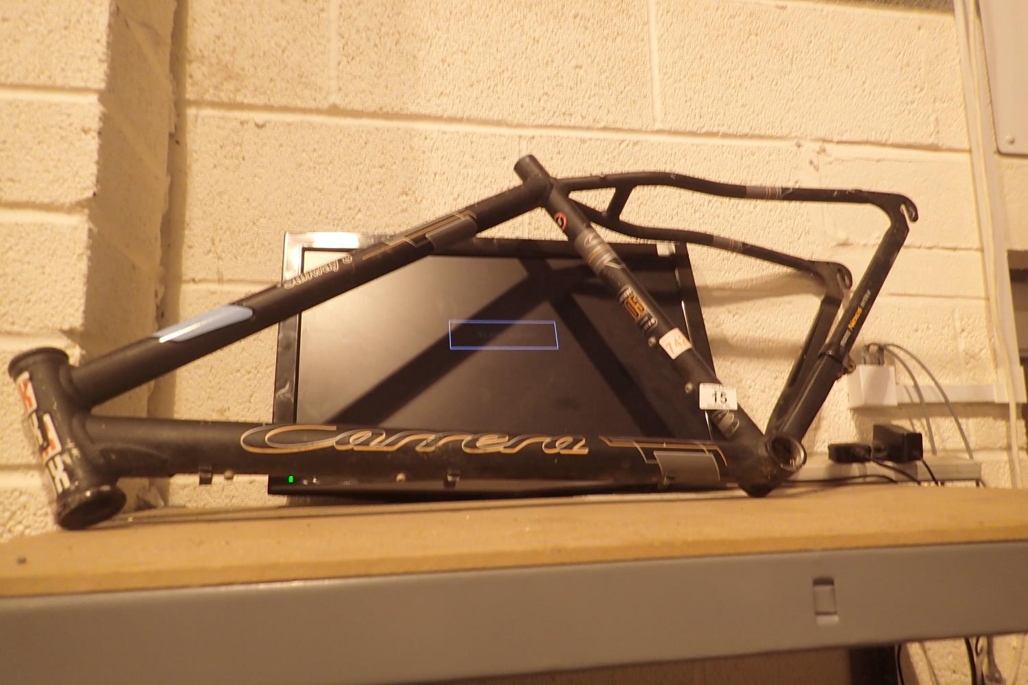 18" frame for a Carrera Subway 8. Not available for in-house P&P