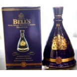 Wade limited edition Bells Whisky, Queens Golden Jubilee boxed. P&P Group 2 (£18+VAT for the first