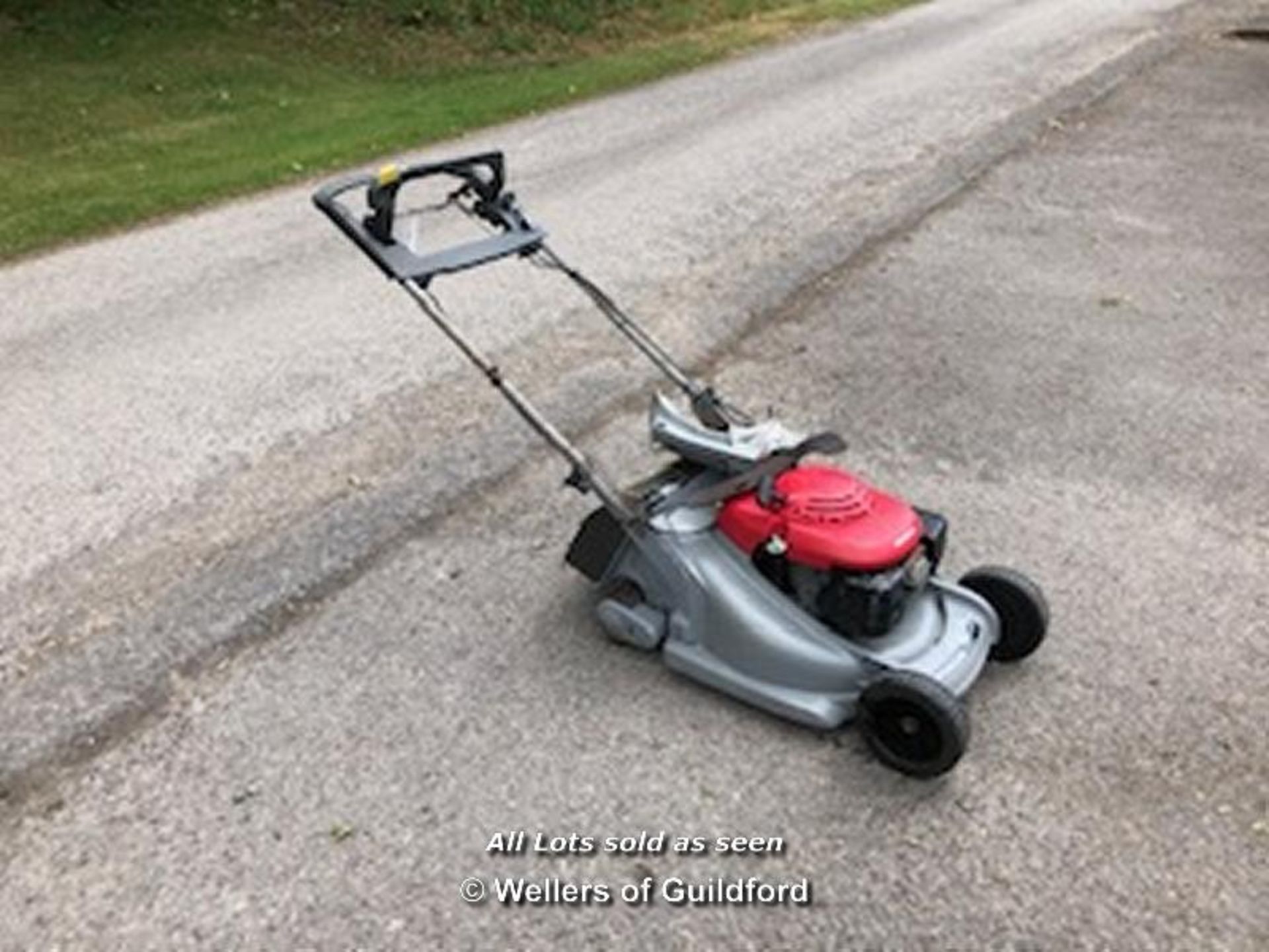 HONDA REAR ROLLER PEDESTRIAN MOWER 18" CUT, SPARES OR REPAIR [LOCATION: HOMESTEAD FARM - CALL THE - Image 2 of 2