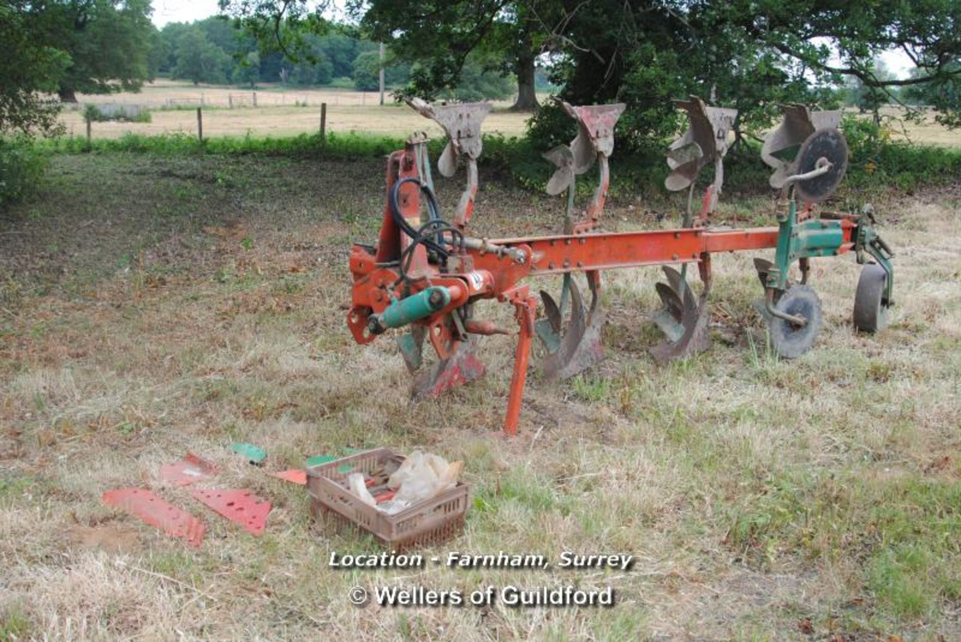 *KVERNLAND 160 PLOUGH AND SPARE PARTS [LOCATION: AN ESTATE IN FARNHAM, SURREY - CALL THE OFFICE TO - Image 8 of 9