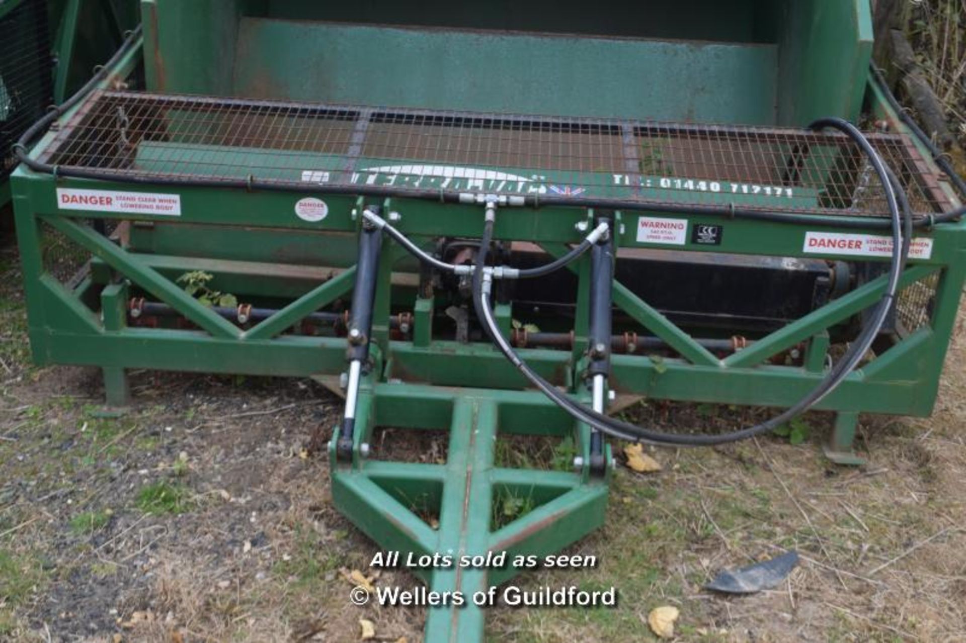 TERRA-VAC HYDRAULIC HORSE POO SWEEPER - IN FULL WORKING ORDER, VERY GOOD CONDITION, ONE OWNER - Image 2 of 5