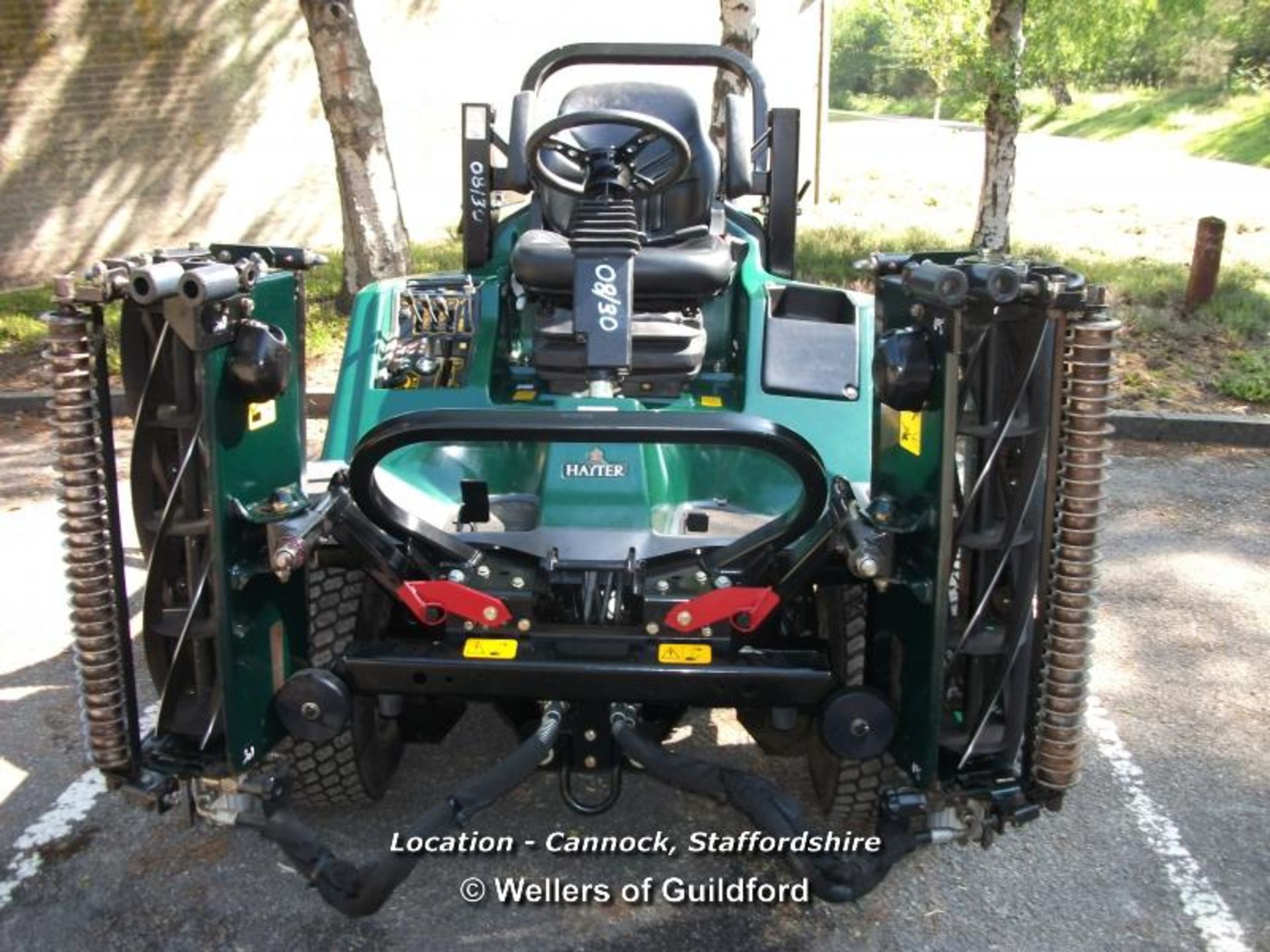 *HAYTER LT324 CYLINDER TRIPLE MOWER (APPROX 700 HOURS) - SERIAL: 877B 290000034 - KUBOTA 35HP - Image 2 of 6