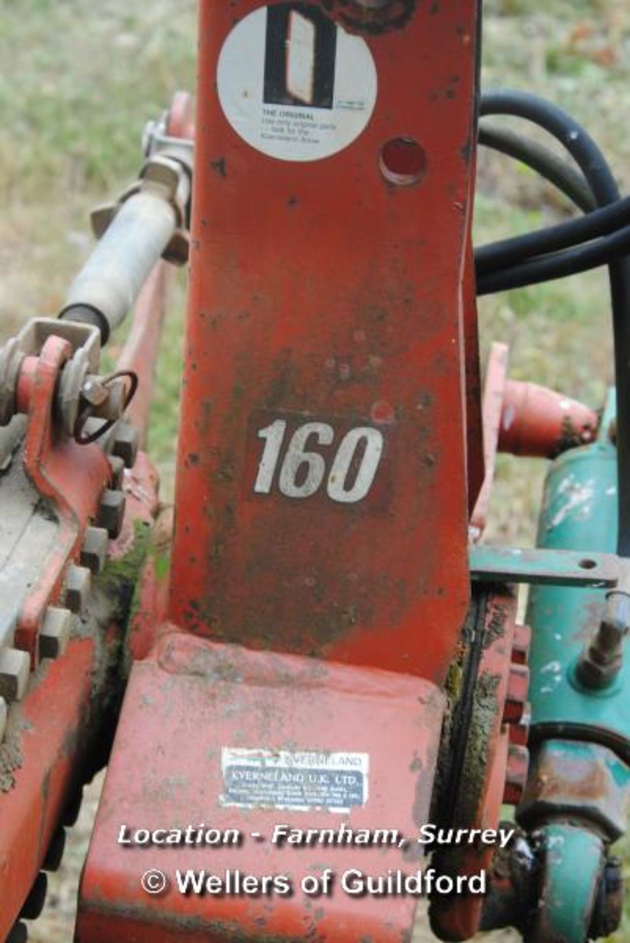 *KVERNLAND 160 PLOUGH AND SPARE PARTS [LOCATION: AN ESTATE IN FARNHAM, SURREY - CALL THE OFFICE TO - Image 6 of 9