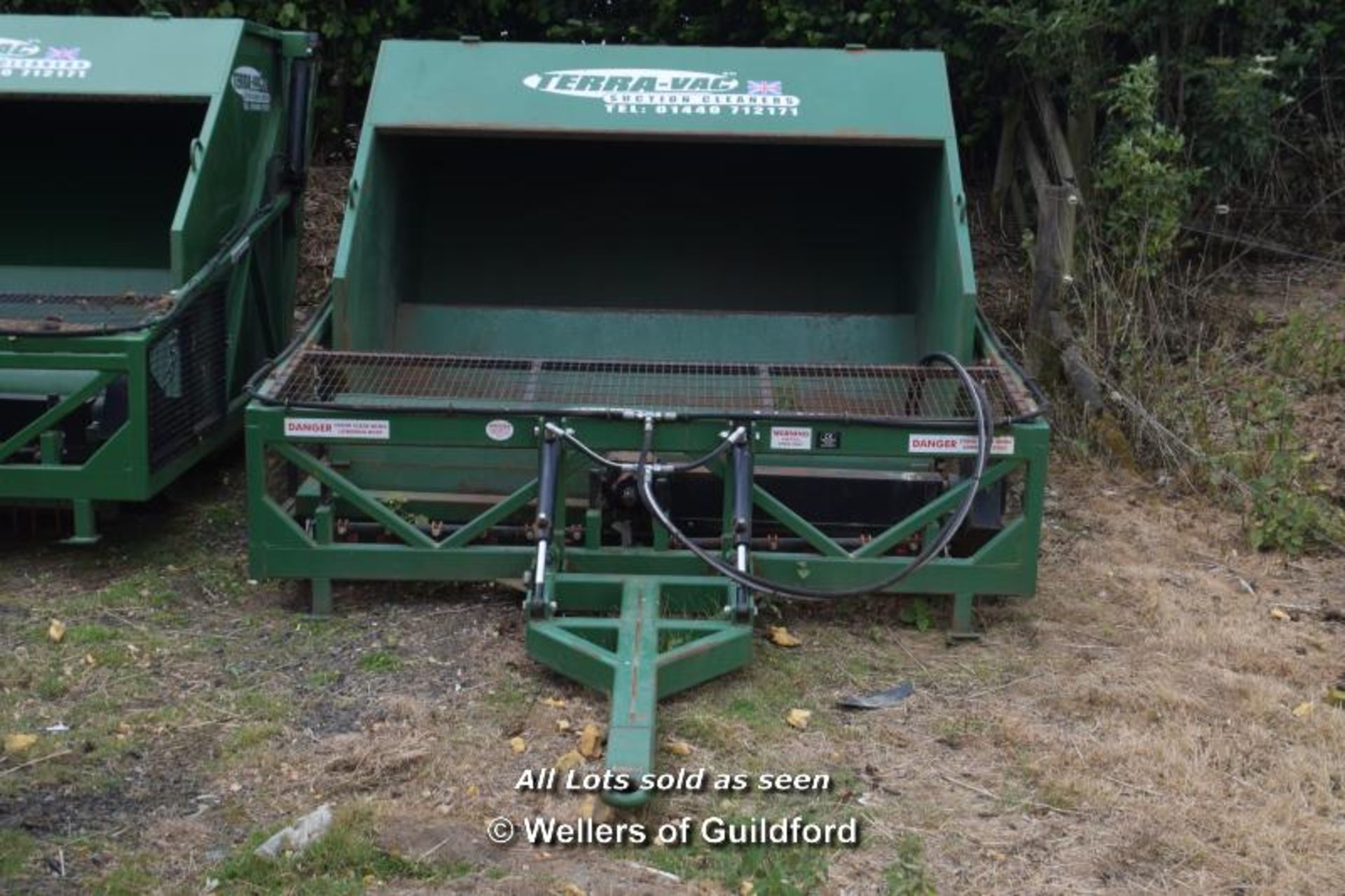 TERRA-VAC HYDRAULIC HORSE POO SWEEPER - IN FULL WORKING ORDER, VERY GOOD CONDITION, ONE OWNER