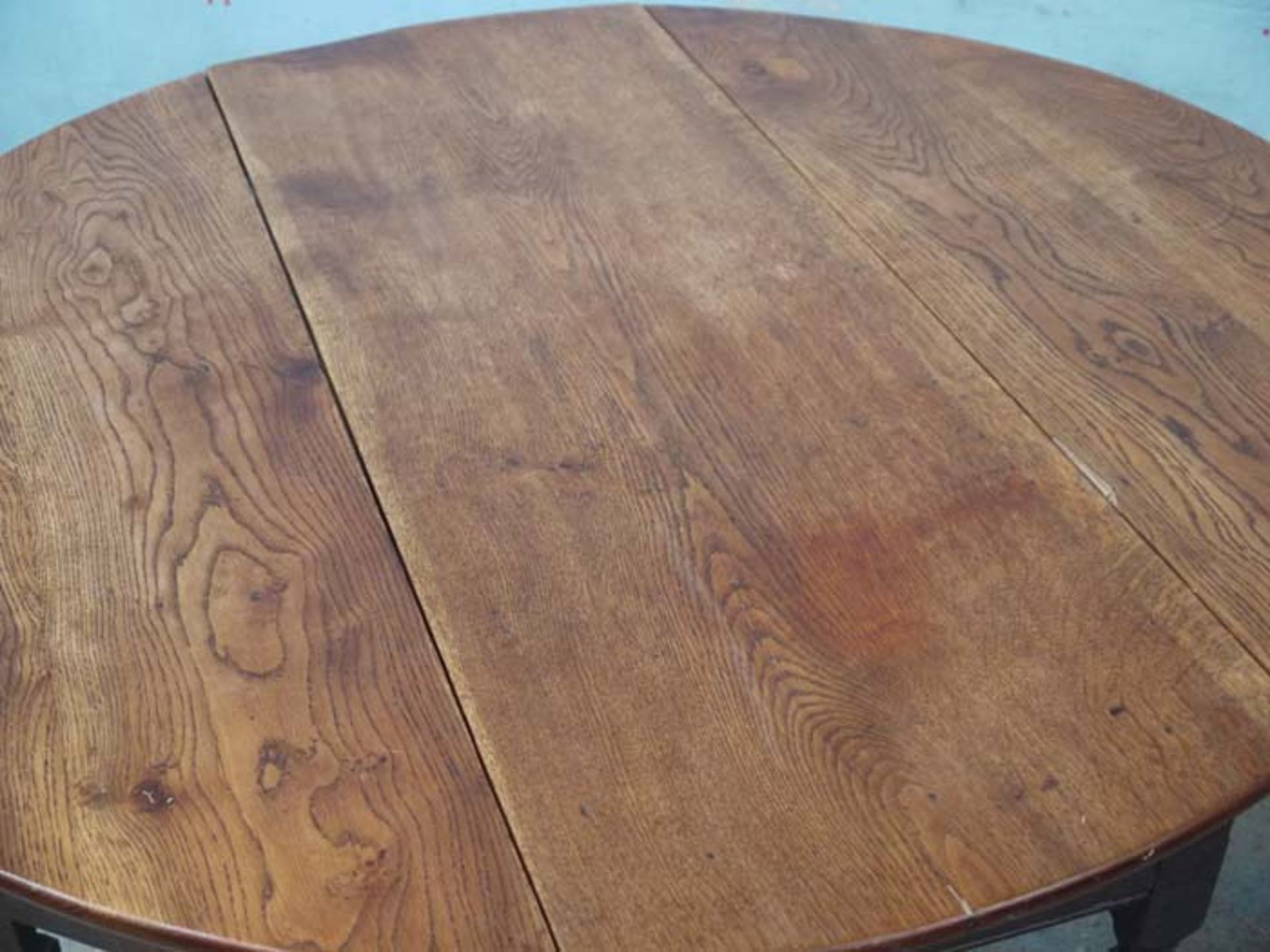 *OAK GATELEG TABLE CIRCA 1760-1770. 1185MM ( 47" ) WIDE X 1295MM ( 51" ) DEEP X 705MM ( 27.75" ) - Image 2 of 5