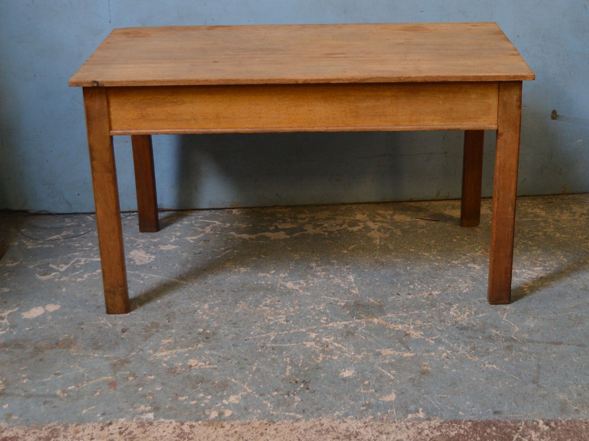 *SMALL OAK TABLE WITH DRAWER. 1360MM ( 53.5" ) WIDE X 770MM ( 30.25" ) DEEP X 770MM ( 30.25" ) HIGH.