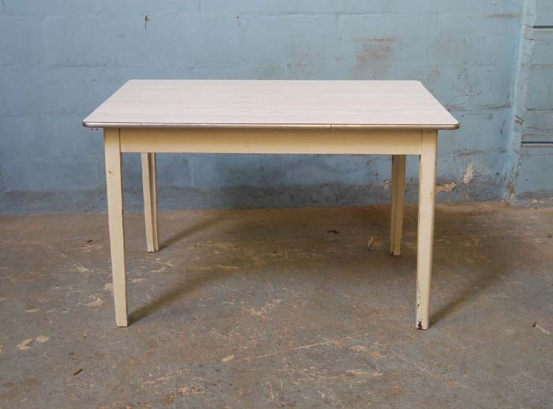 *SIMPLE 1960'S MELAMINE TOPPED TABLE - Image 4 of 4