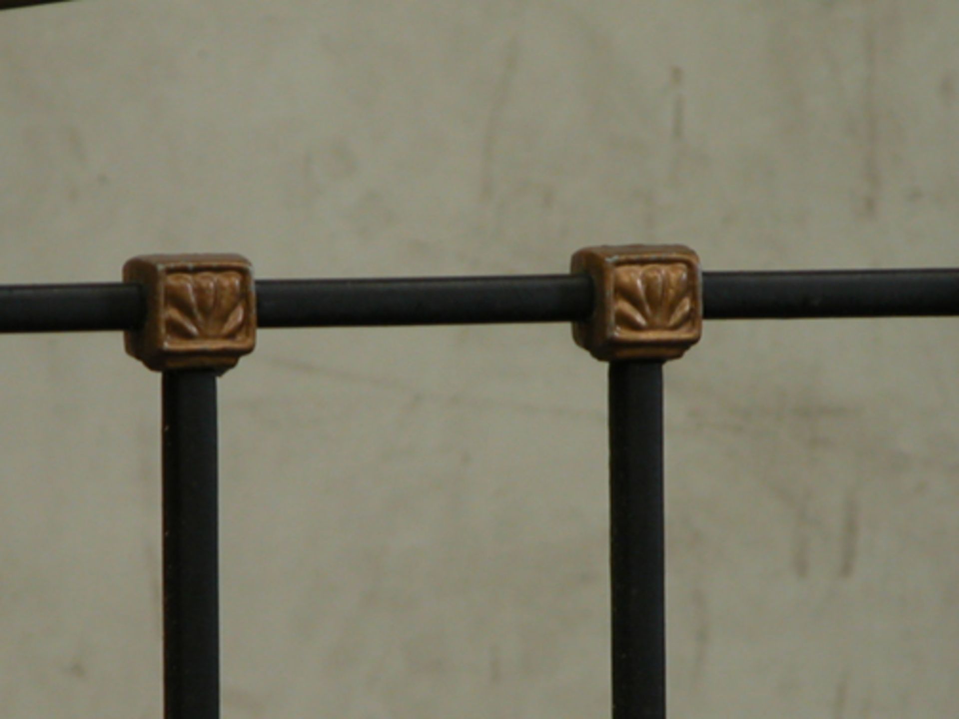 *BEDFRAME WITH BRASS DETAILS, MID 1900S. HEIGHT 1260MM (49.5IN) X WIDTH 1260MM (49.25IN) X DEPTH - Image 2 of 6