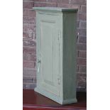 SMALL 18TH CENTURY PAINTED PINE WALL CUPBOARD. HEIGHT 740MM (29IN) X WIDTH 480MM (19IN) X DEPTH