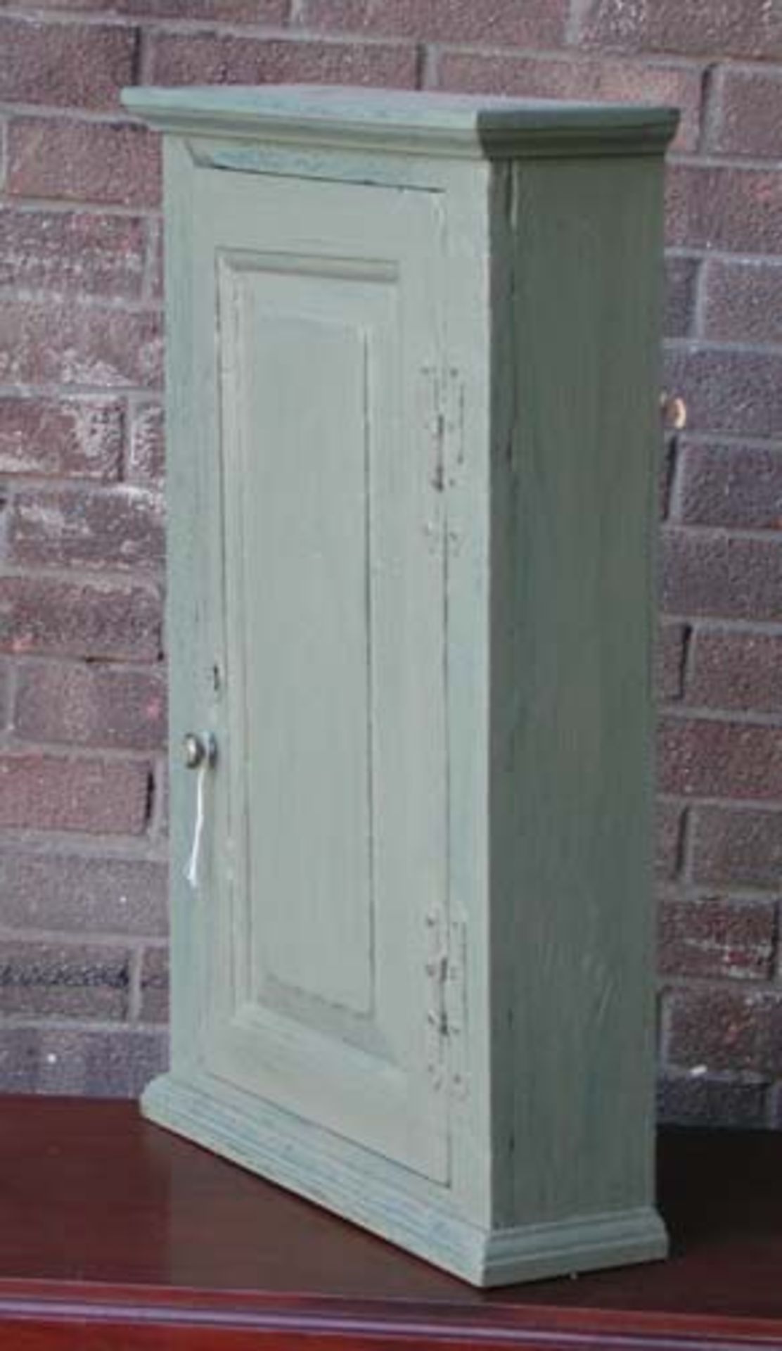 SMALL 18TH CENTURY PAINTED PINE WALL CUPBOARD. HEIGHT 740MM (29IN) X WIDTH 480MM (19IN) X DEPTH