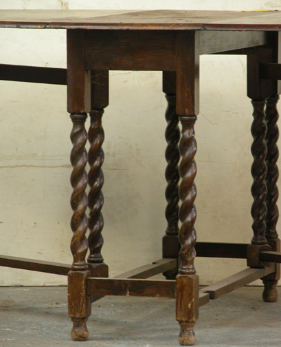 *VICTORIAN OAK BARLEYTWIST GATE LEG TABLE. HEIGHT 735MM (28.75IN) X WIDTH 1490MM (52.5IN) X DEPTH - Image 3 of 4