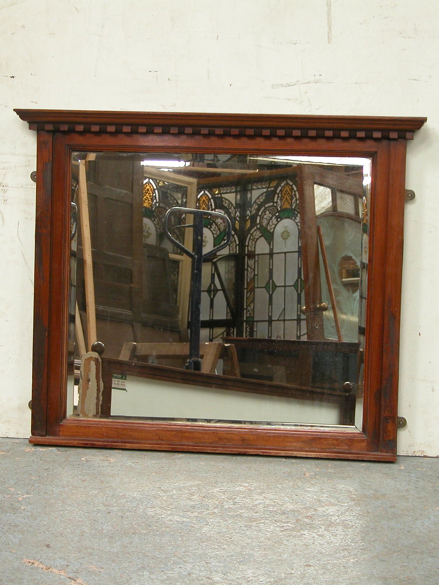 *VICTORIAN MAHOGANY FRAMED BEVELLED MIRROR WITH DENTIL CORNICE. HEIGHT 810MM (32IN) X WIDTH 980MM (
