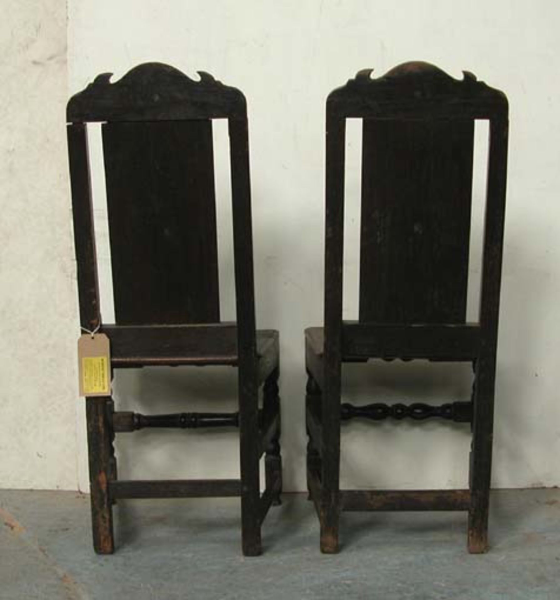 *PAIR OF OAK CHAIRS WITH CARVED MEDIEVAL FIGURES, LATE VICTORIAN. HEIGHT 1055MM (41.5IN) X WIDTH - Image 5 of 6