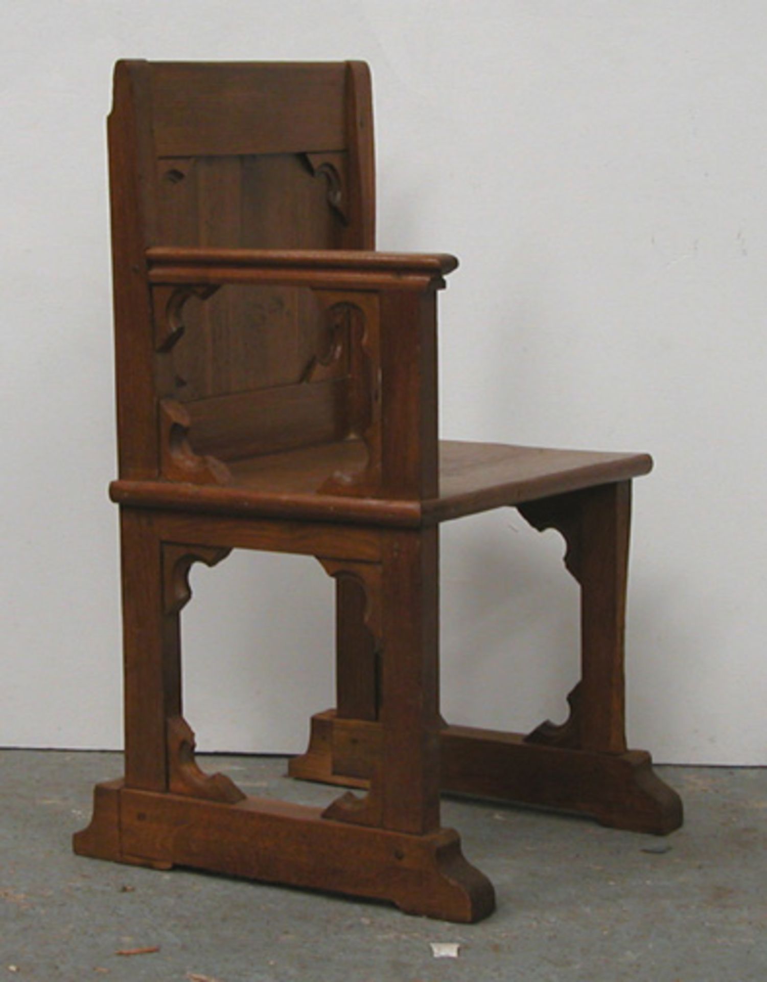 *OAK GOTHIC CHAIR, EARLY 1900'S. HEIGHT 910MM (35.8IN) X WIDTH 540MM (21.2IN) X DEPTH 530MM (