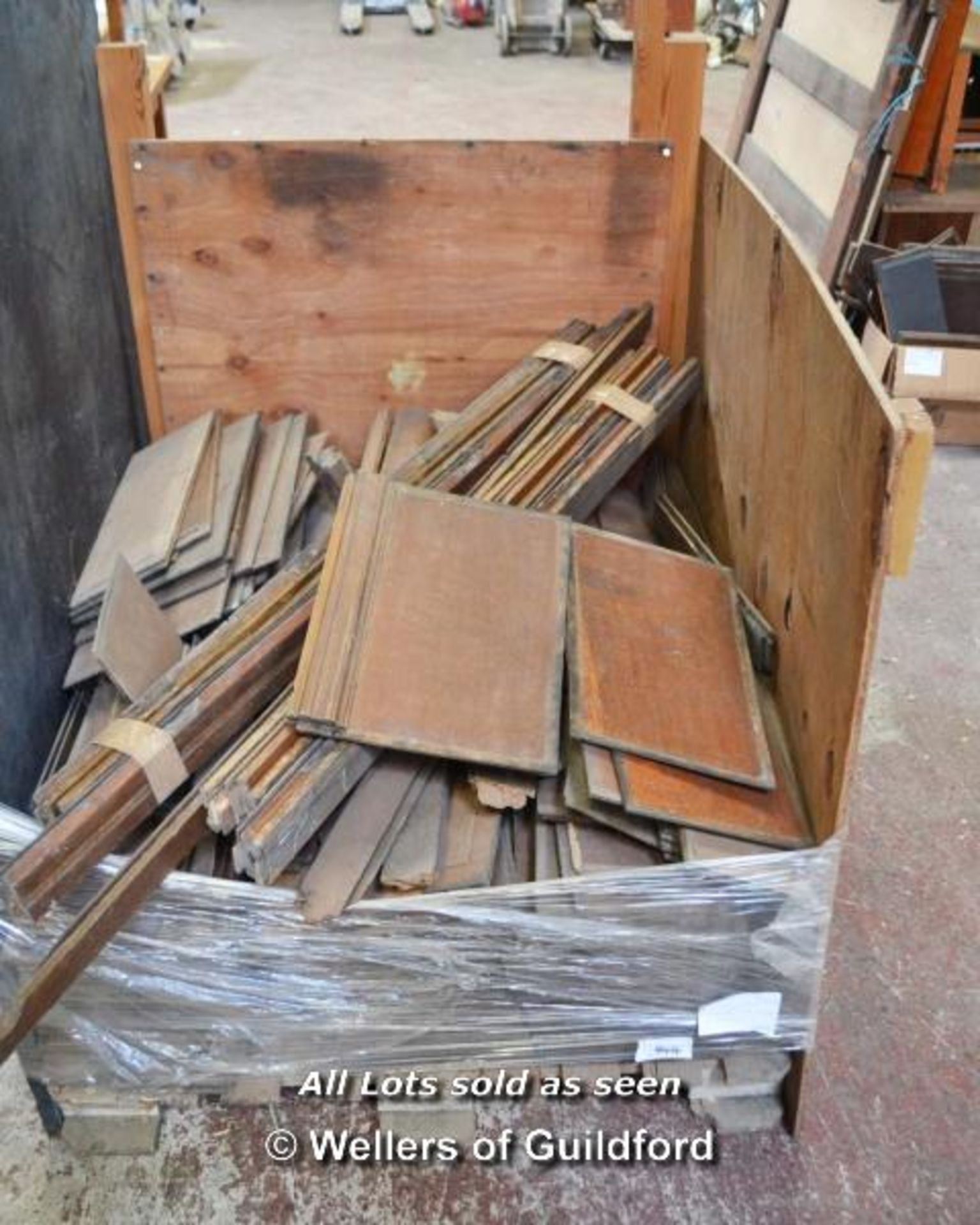 *COLLECTION OF DISMANTLED OAK PANELLING