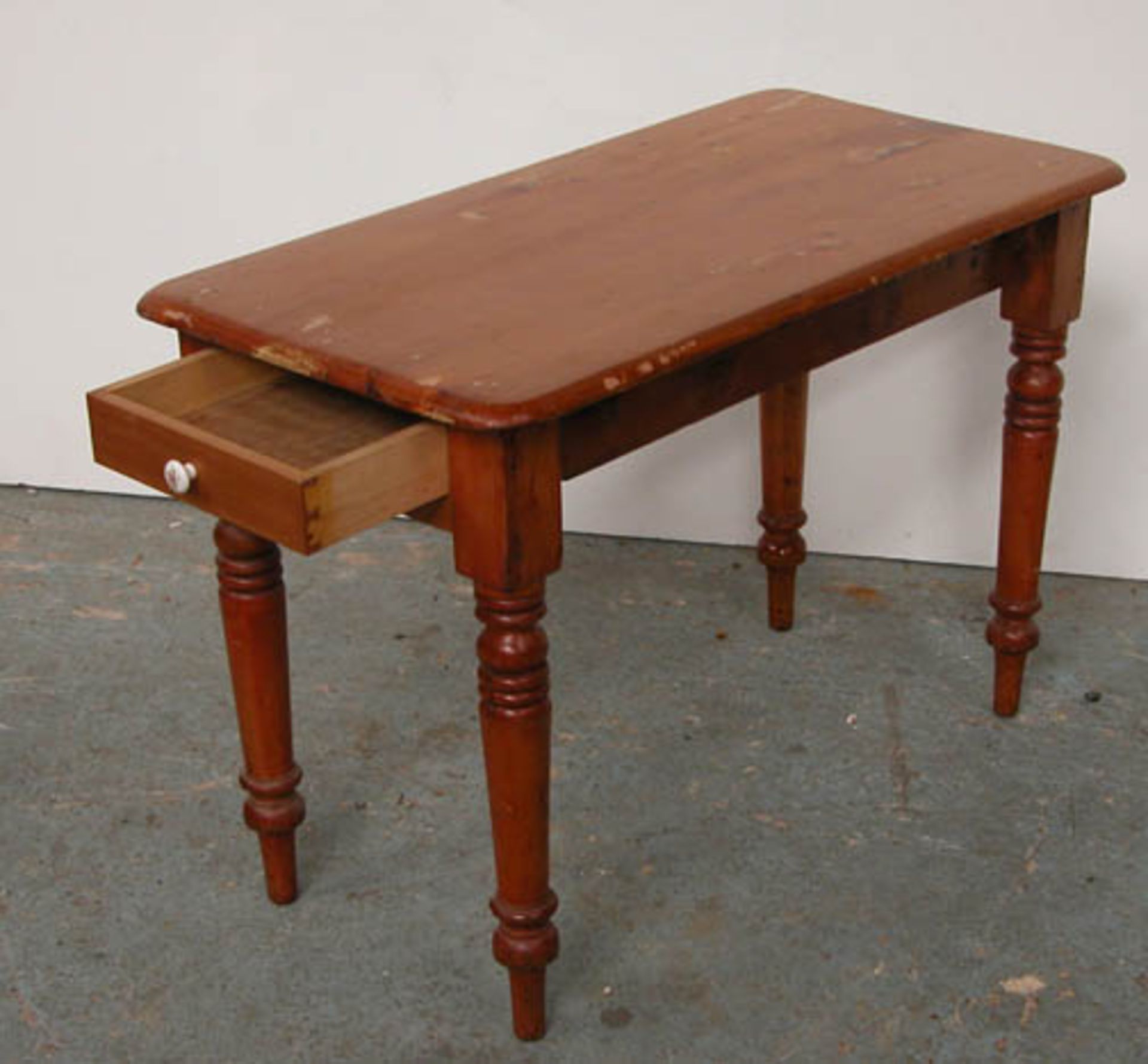 *PINE TABLE WITH DRAWER. HEIGHT 740MM (29.25IN) X WIDTH 1055MM (41.5IN) X DEPTH 555MM (21.75IN) [0] - Image 5 of 5