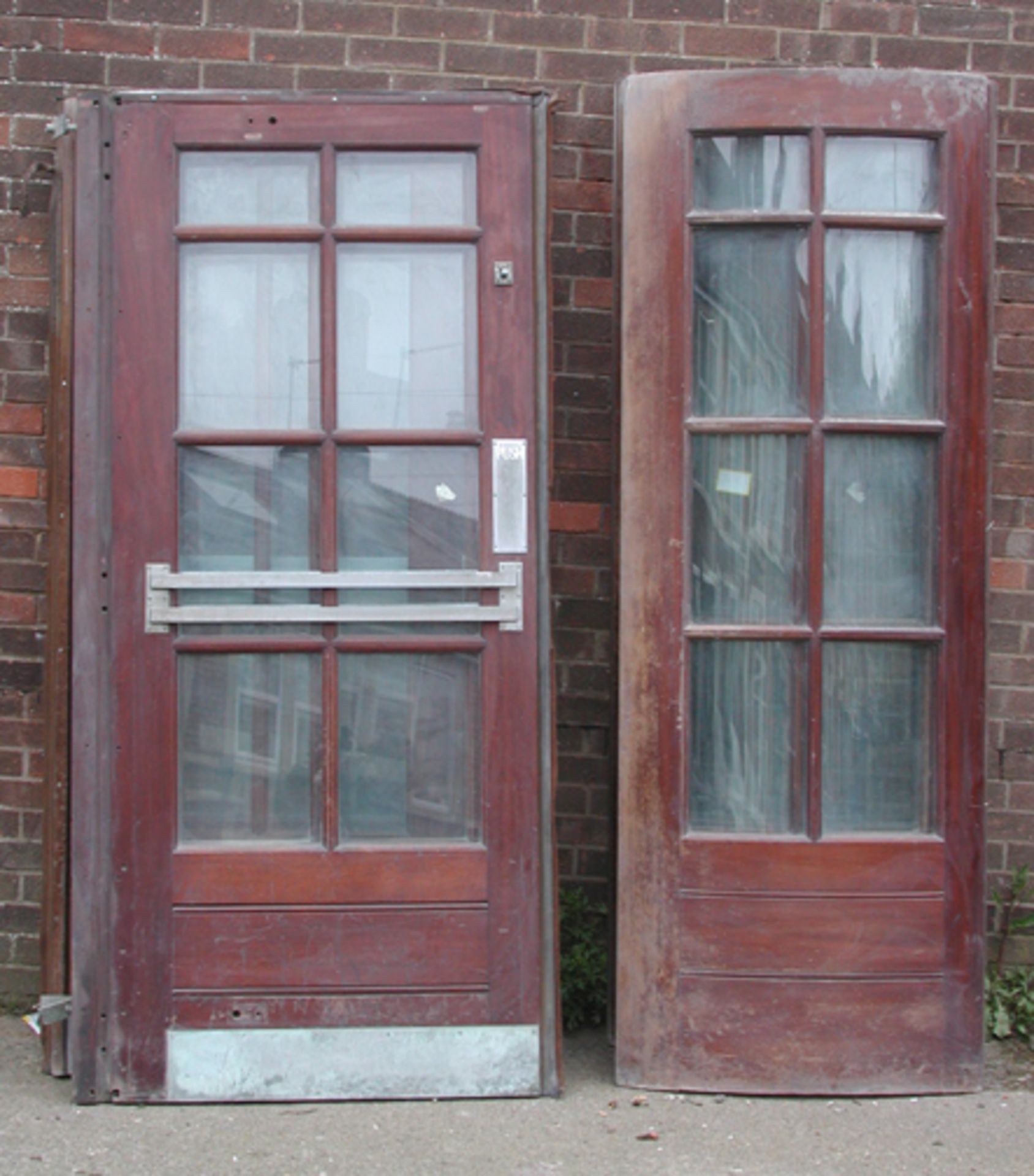 *MAHOGANY REVOLVING DOOR, EARLY 1900'S. AWAITING DIMENSIONS & SET UP PICTURES [0]