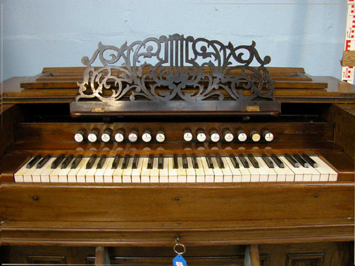 *FRENCH REED ORGAN, FULLY RESTORED, EARLY 1900S. HEIGHT 995MM (39.5IN) X WIDTH 1280MM (50.25IN) X - Image 4 of 8