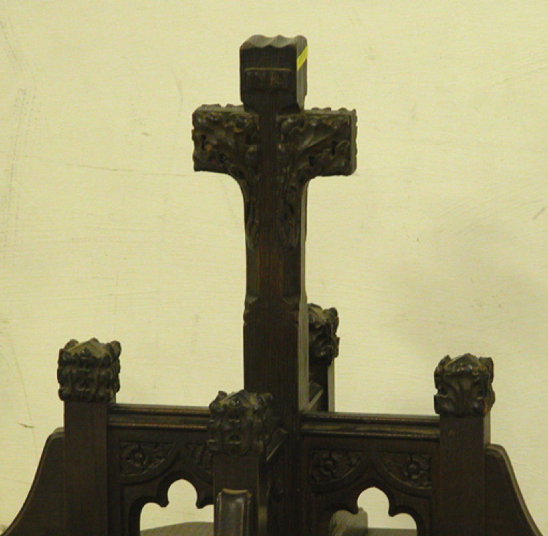 *OAK FONT COVER, CIRCA 1880S. HEIGHT 490MM (19.25IN) X WIDTH 717MM (28.25IN) X DEPTH 717MM (28.25IN) - Bild 2 aus 4