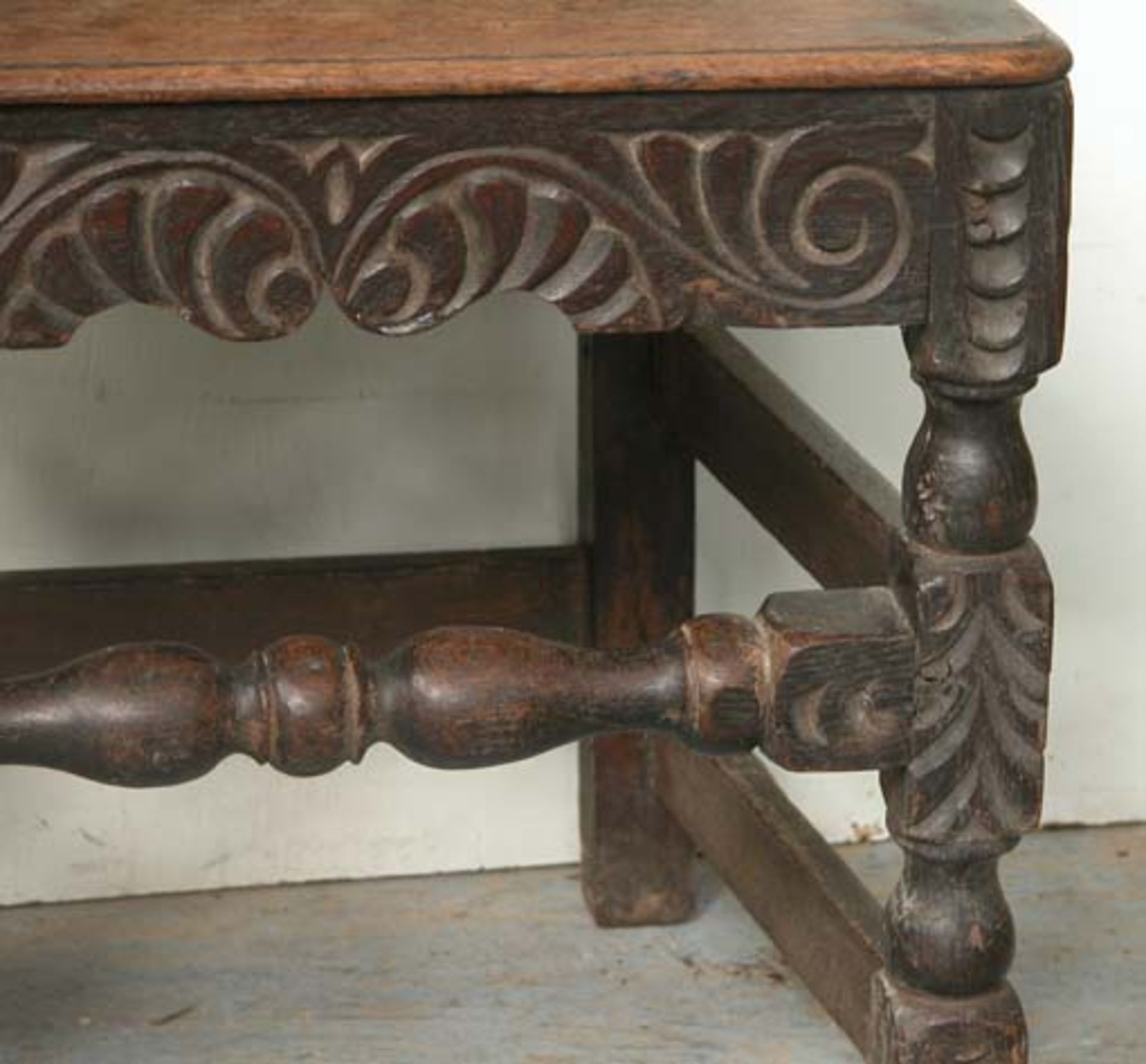 *PAIR OF OAK CHAIRS WITH CARVED MEDIEVAL FIGURES, LATE VICTORIAN. HEIGHT 1055MM (41.5IN) X WIDTH - Image 3 of 6