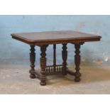 *OAK EXTENDING DINING TABLE ON DECORATIVE TURNED LEGS