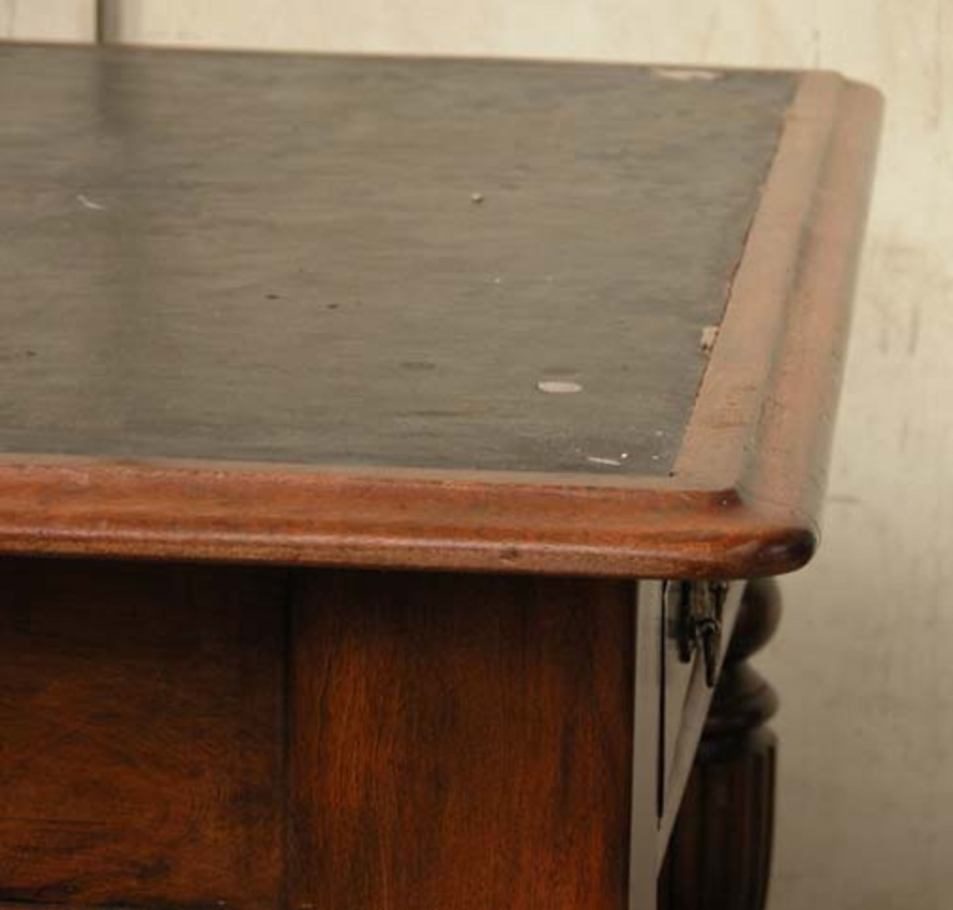 *VICTORIAN MAHOGANY AND BEECH LIBRARY TABLE, CIRCA 1890. HEIGHT 750MM (29.5IN) X WIDTH 1115MM (44IN) - Image 4 of 8