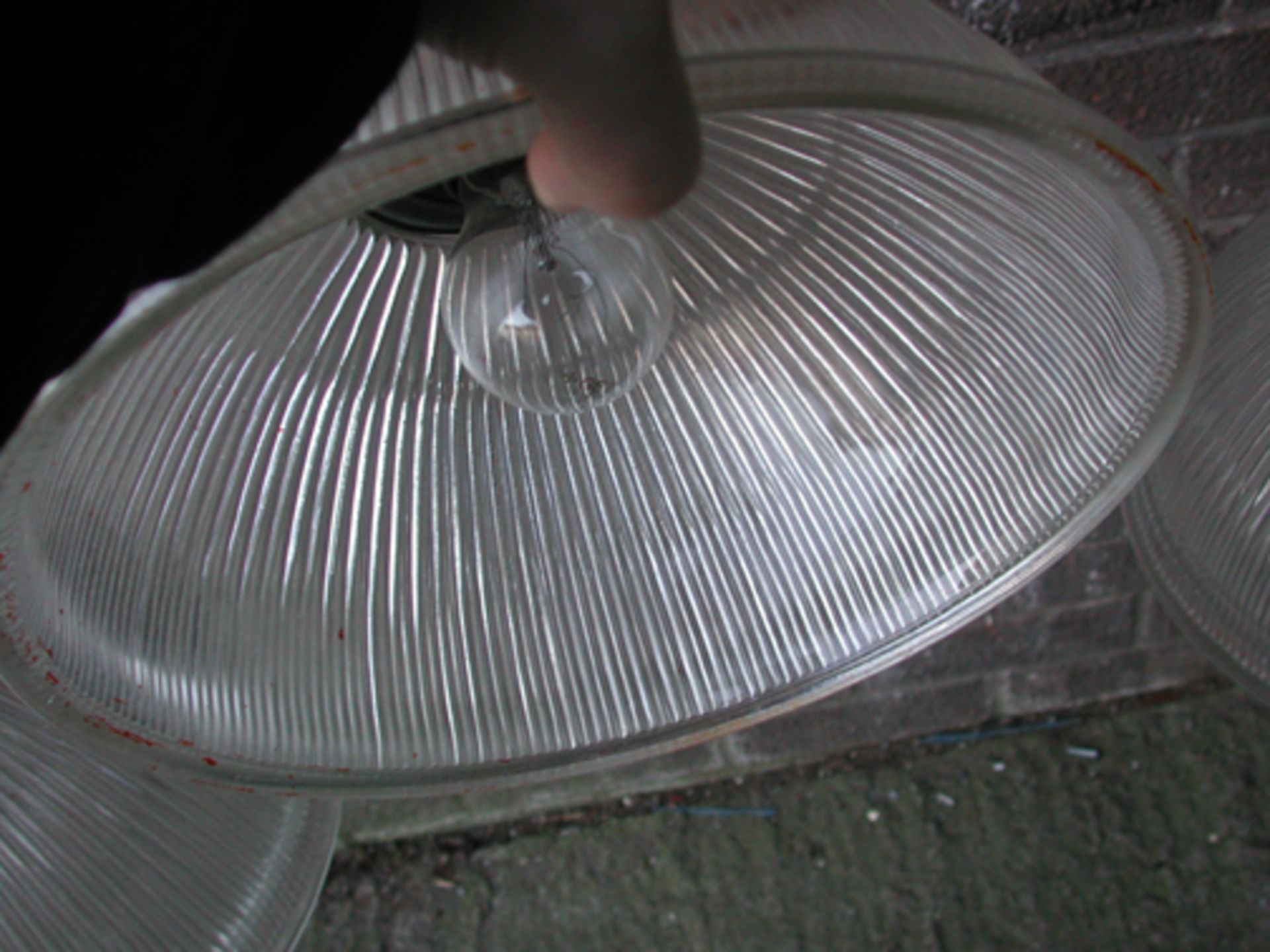 *ONE RECENTLY MADE HOLOPHANE STYLE LIGHTS. HEIGHT 285MM (11.25IN) EXCL CHAIN X DIAMETER 300MM (11. - Image 3 of 5