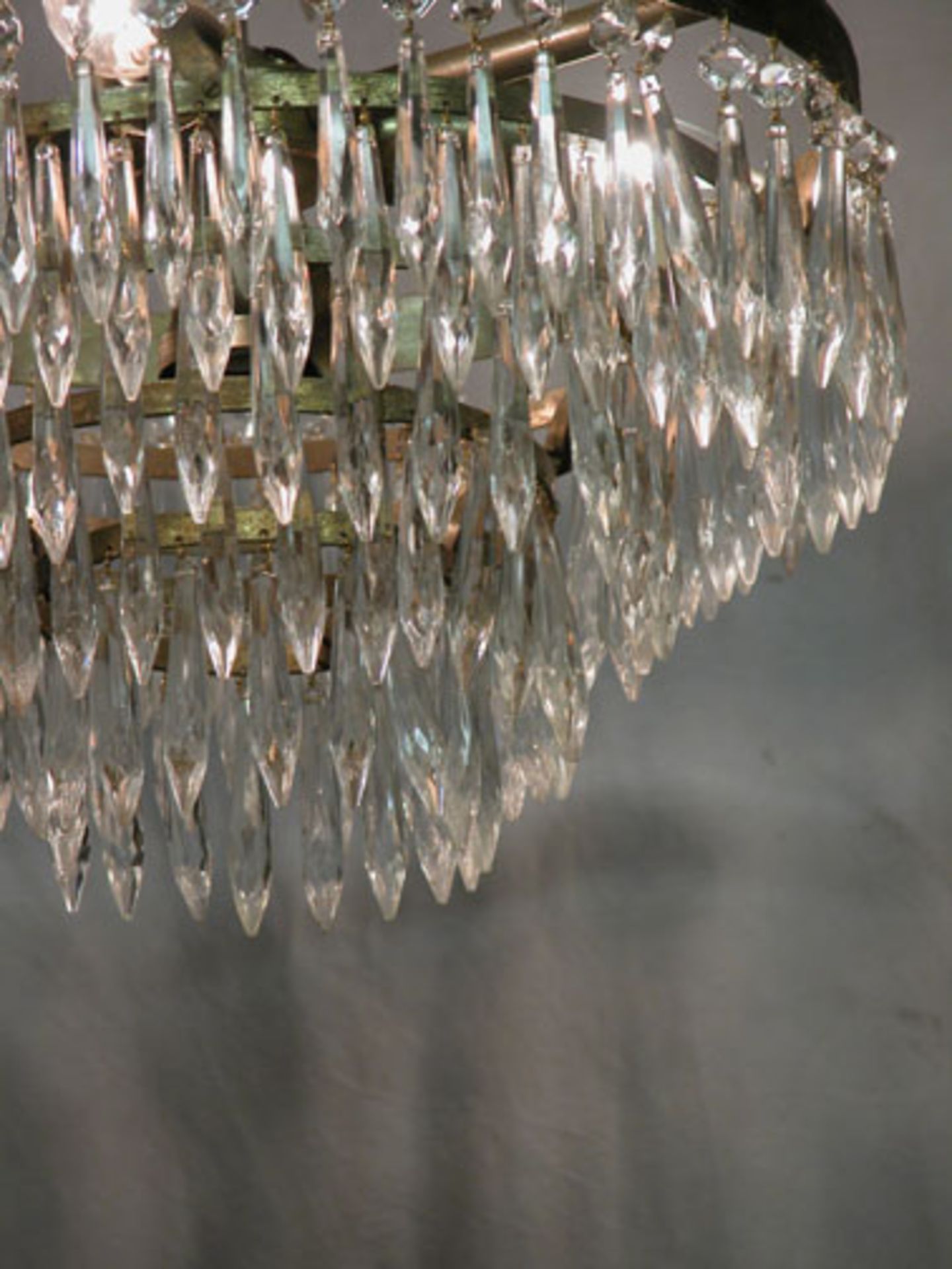 *CAKE CHANDELIER, MID 1900S. HEIGHT 640MM (25.25IN) X DIAMETER 385MM (15IN) [0] - Image 4 of 4