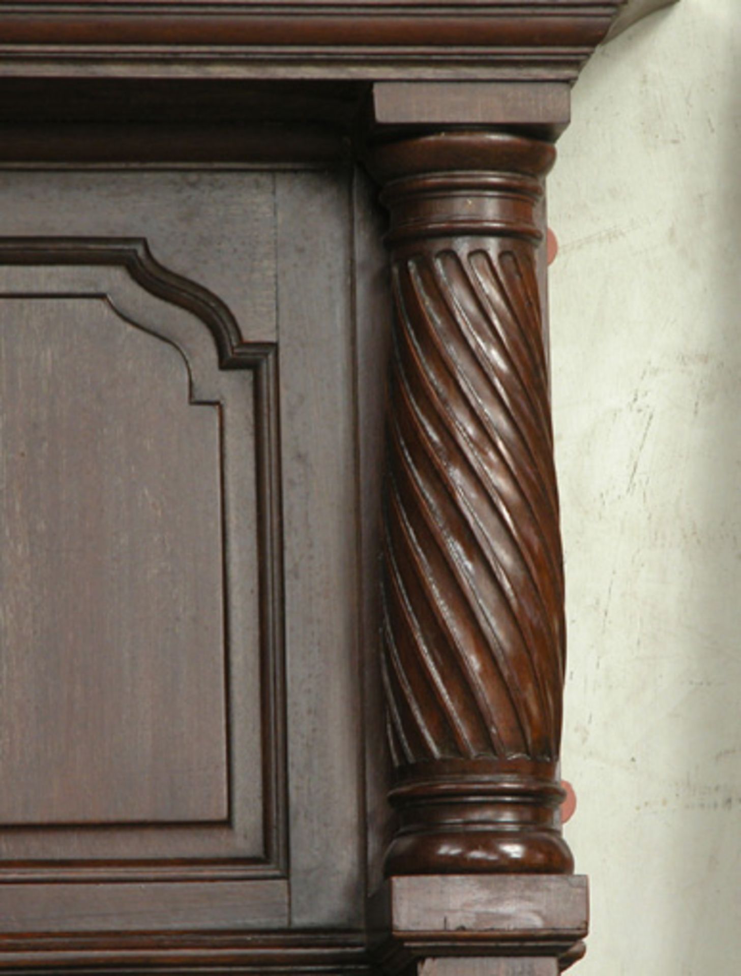 *OAK OVERMANTLE BY WARING AND GILLOW, MANCHESTER. EARLY 1900S. HEIGHT 845MM (33.25IN) X WIDTH 1675MM - Bild 4 aus 5