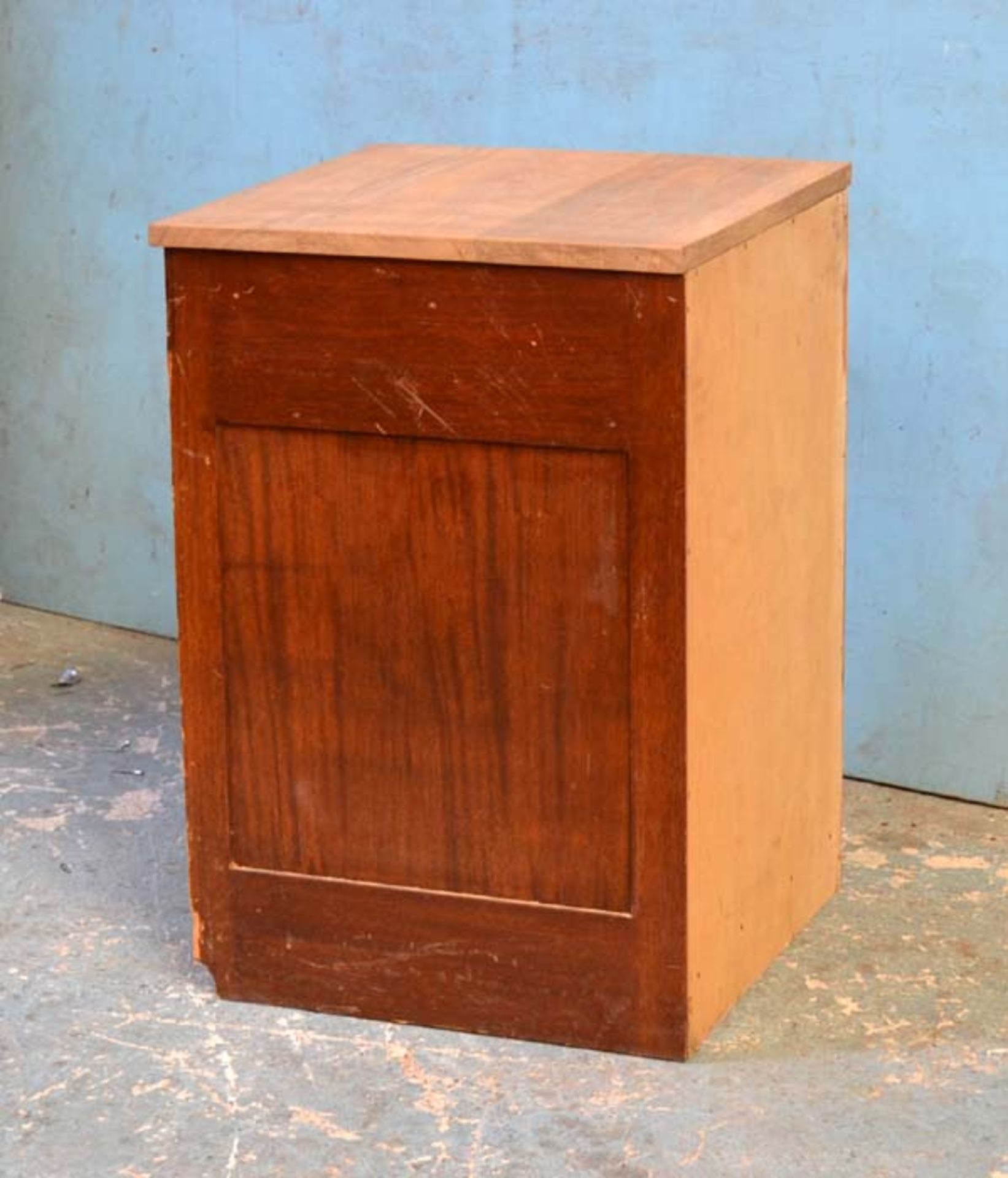 *VINTAGE 1920S LABORATORY CUPBOARD UNIT WITH TEAK TOP. 630MM ( 24.75" ) WIDE X 910MM ( 35.75" ) HIGH - Image 2 of 4