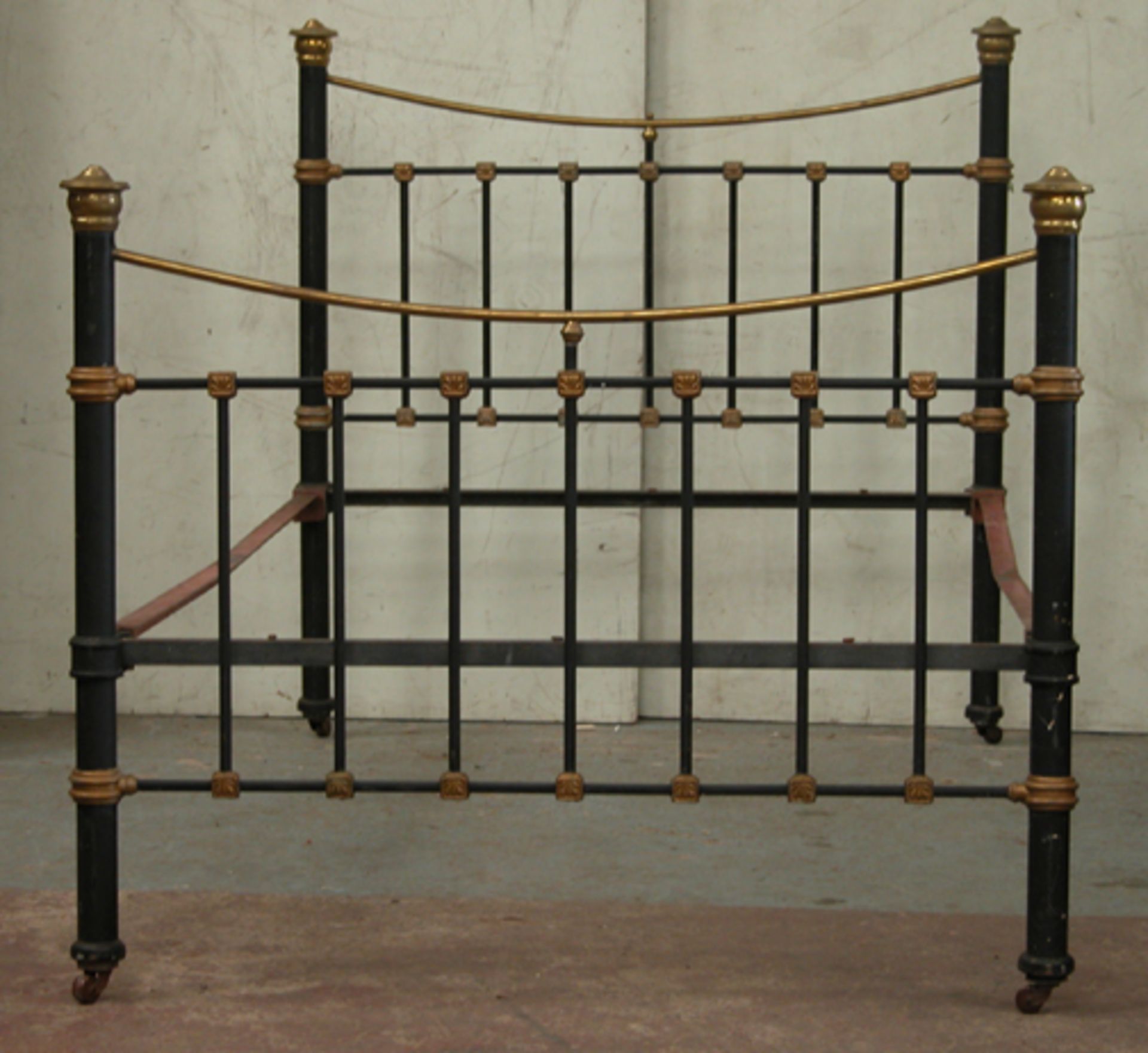 *BEDFRAME WITH BRASS DETAILS, MID 1900S. HEIGHT 1260MM (49.5IN) X WIDTH 1260MM (49.25IN) X DEPTH - Image 6 of 6