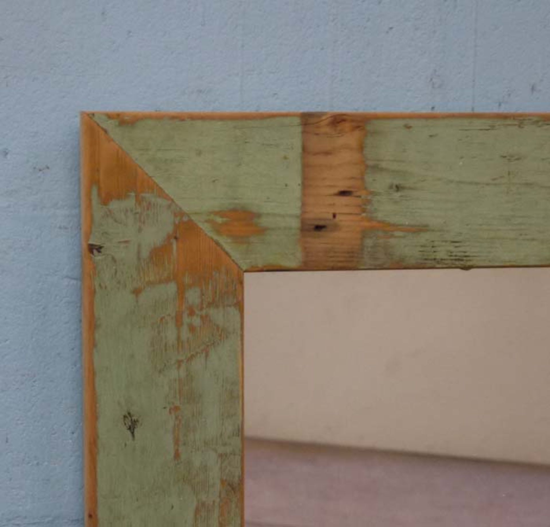 *SMALL SQUARE MIRROR MADE FROM RECLAIMED WOOD WITH ORIGINAL PAINT FINISH. 500MM ( 19.75" ) WIDE X - Image 2 of 2