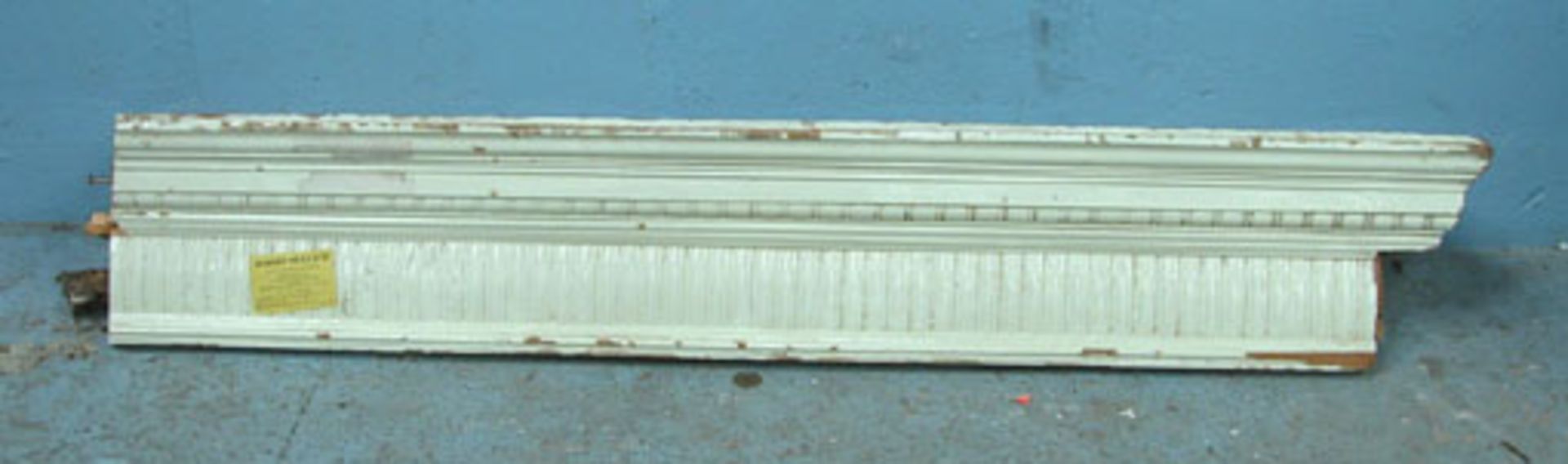 *3.9M RUN OF RECLAIMED PINE CORNICE, PLUS TWO CORBELS, IN THREE SECTIONS. CIRCA 1900 [0] - Bild 4 aus 5