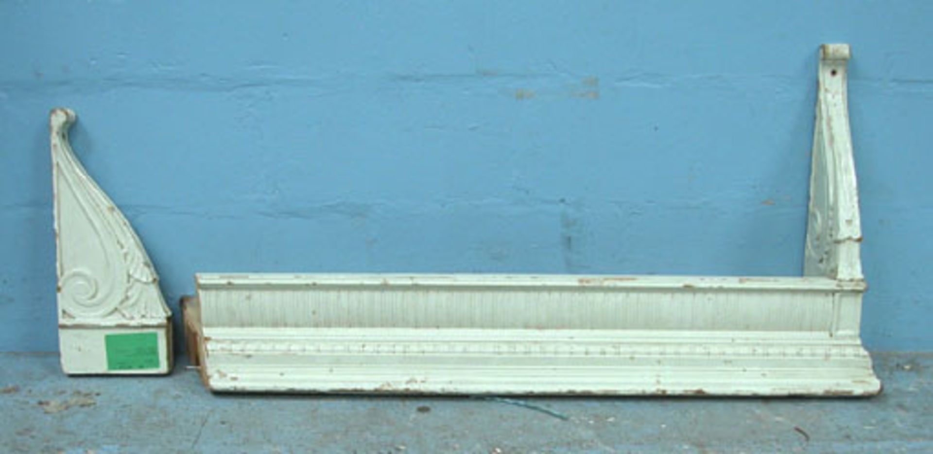 *3.9M RUN OF RECLAIMED PINE CORNICE, PLUS TWO CORBELS, IN THREE SECTIONS. CIRCA 1900 [0] - Bild 5 aus 5