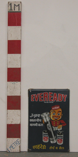 1960'S INDIAN ENAMEL SIGN 'EVEREADY'. HEIGHT 455MM (17.75IN) X WIDTH 300MM (11.75IN) [0] - Image 3 of 3