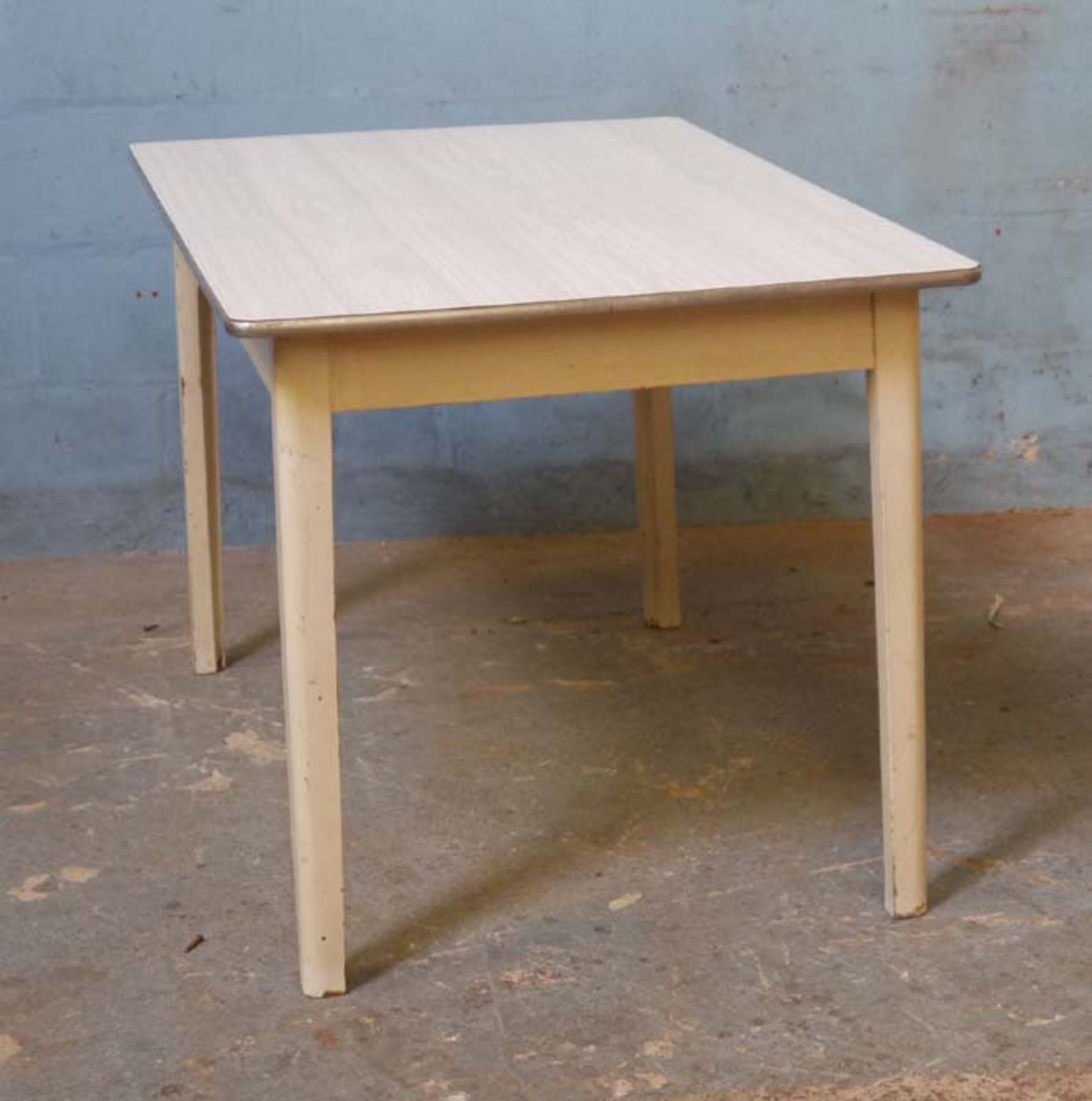 *SIMPLE 1960'S MELAMINE TOPPED TABLE - Image 3 of 4