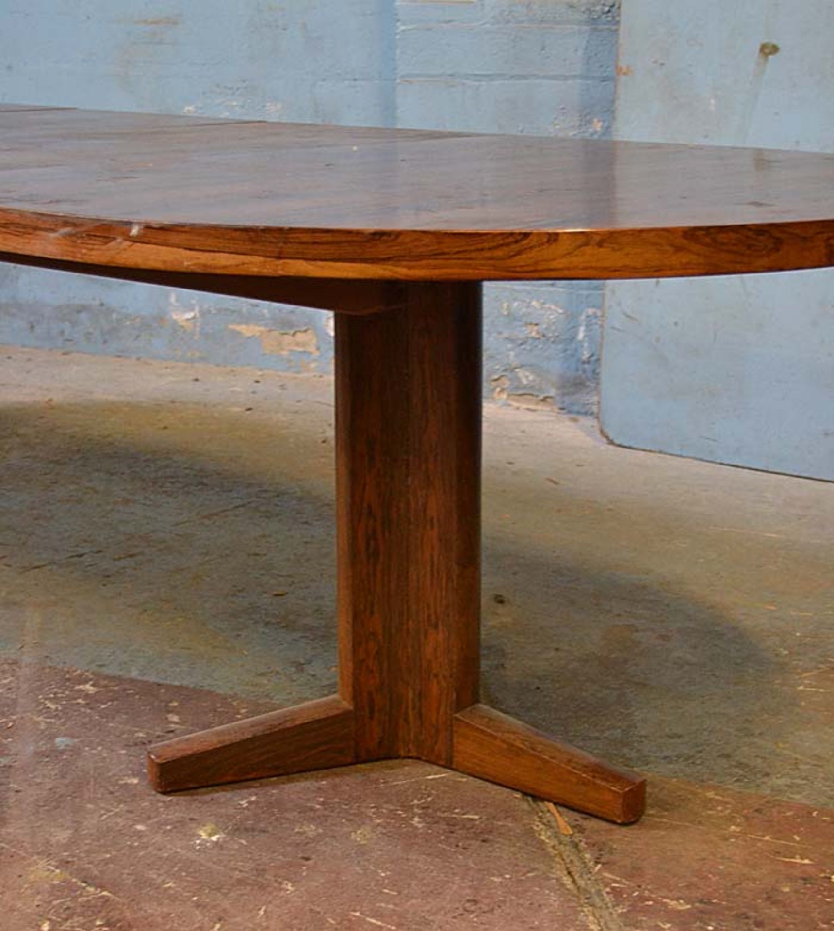 *VENEERED TABLE - Image 4 of 6