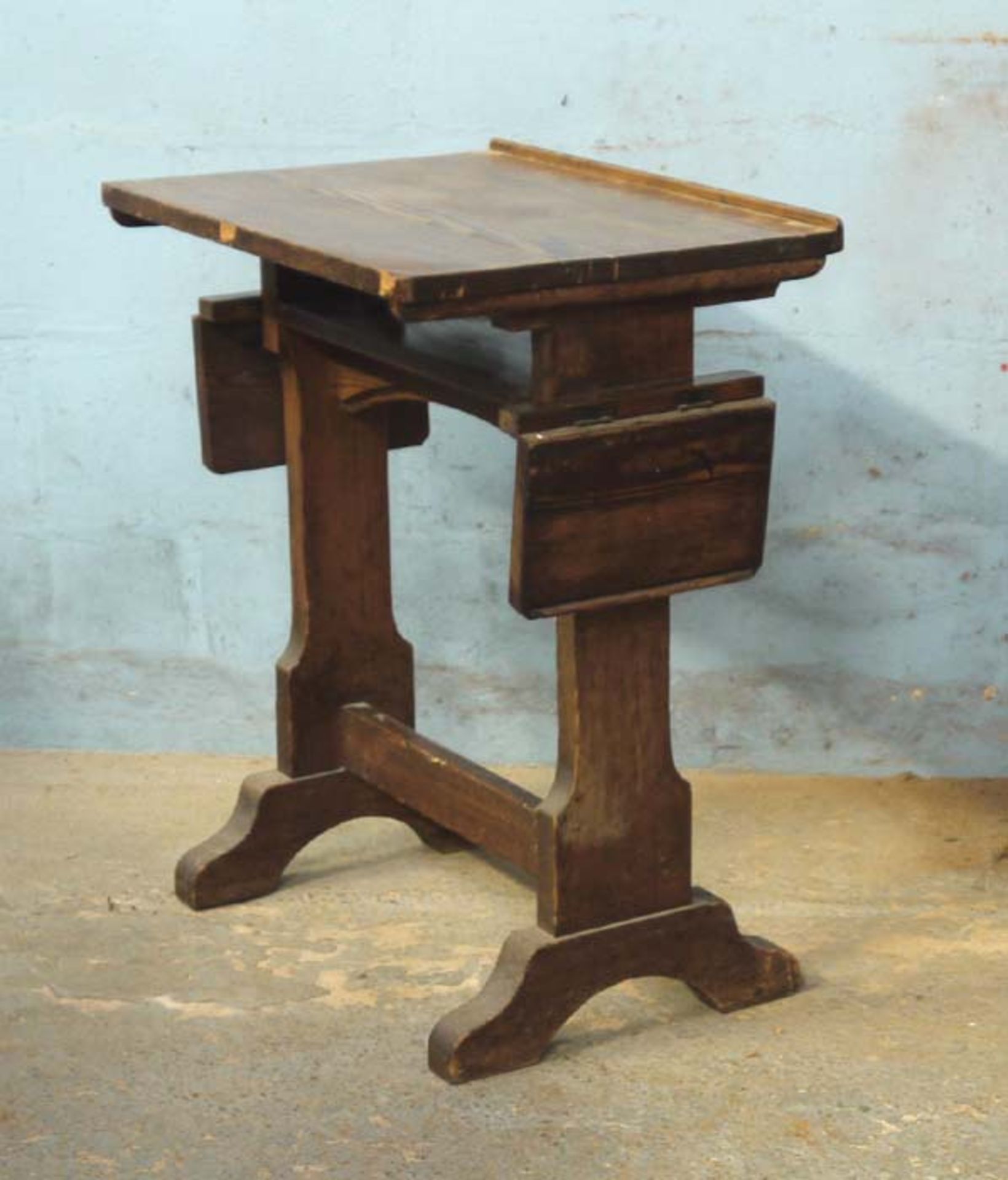*VICTORIAN PITCH PINE SIDE TABLE. 770MM ( 30.25" ) HIGH X 660MM ( 26" ) WIDE X 465MM ( 18.25" ) DEEP - Image 5 of 5