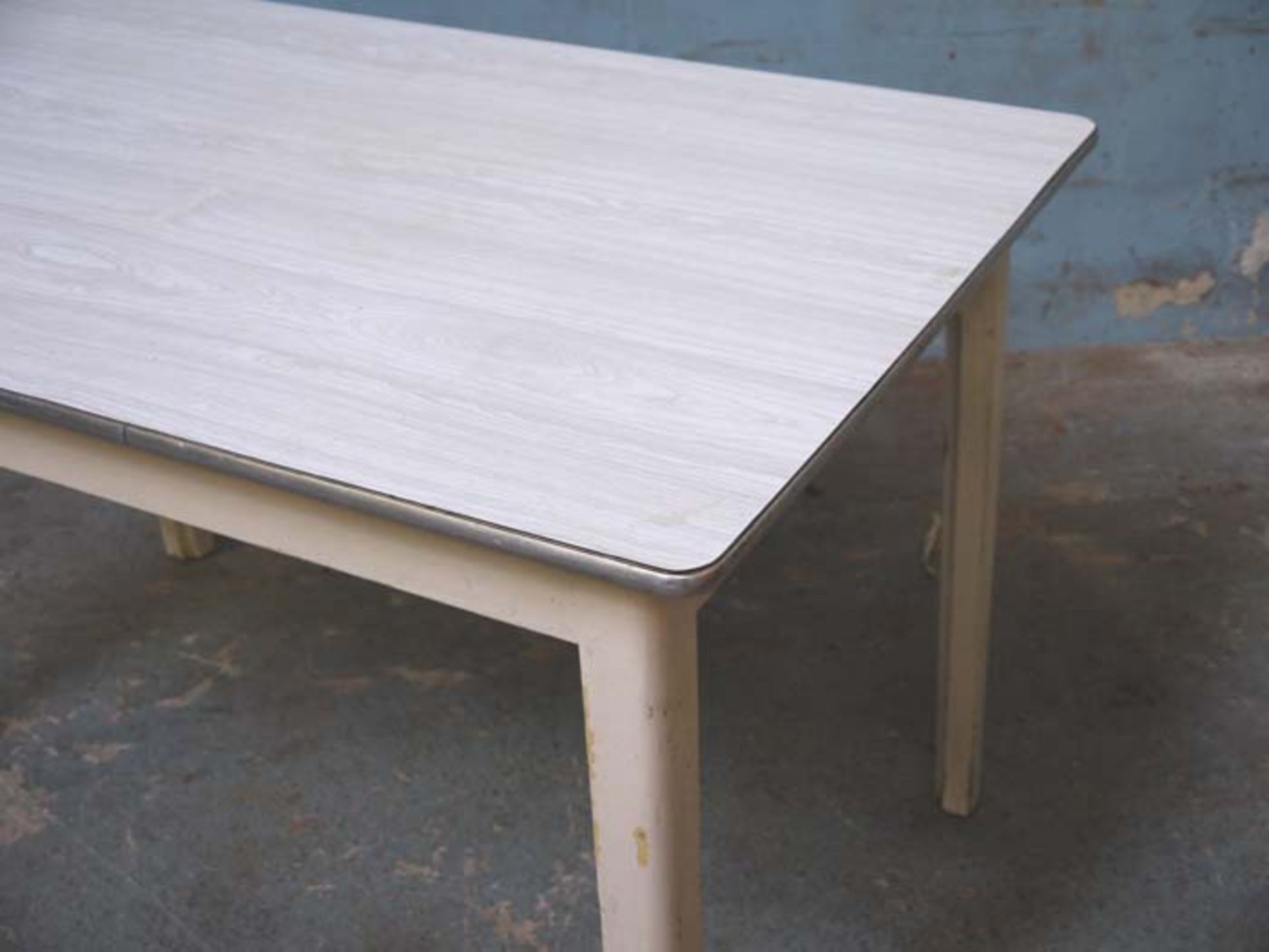 *SIMPLE 1960'S MELAMINE TOPPED TABLE - Image 2 of 4