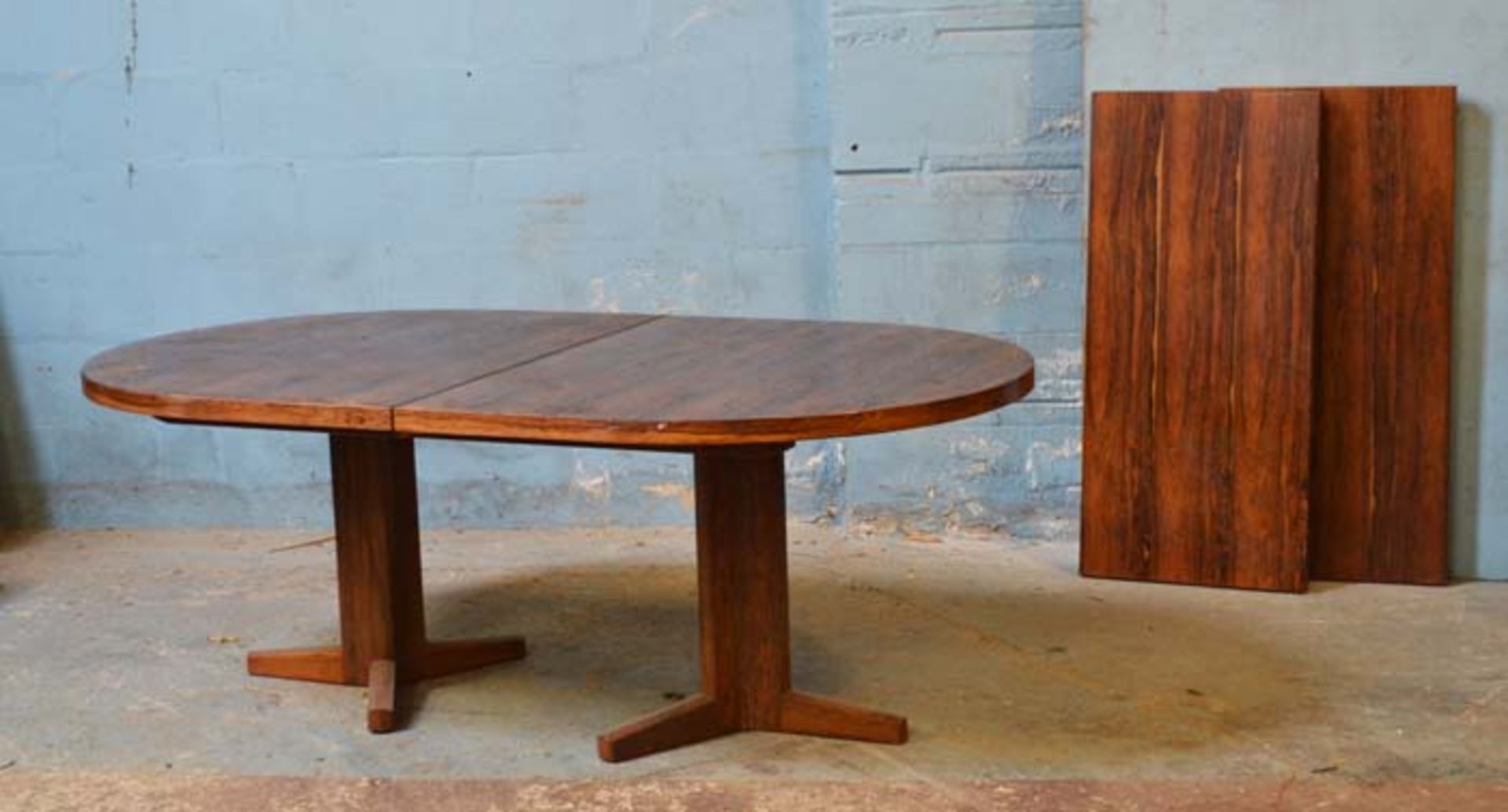 *VENEERED TABLE