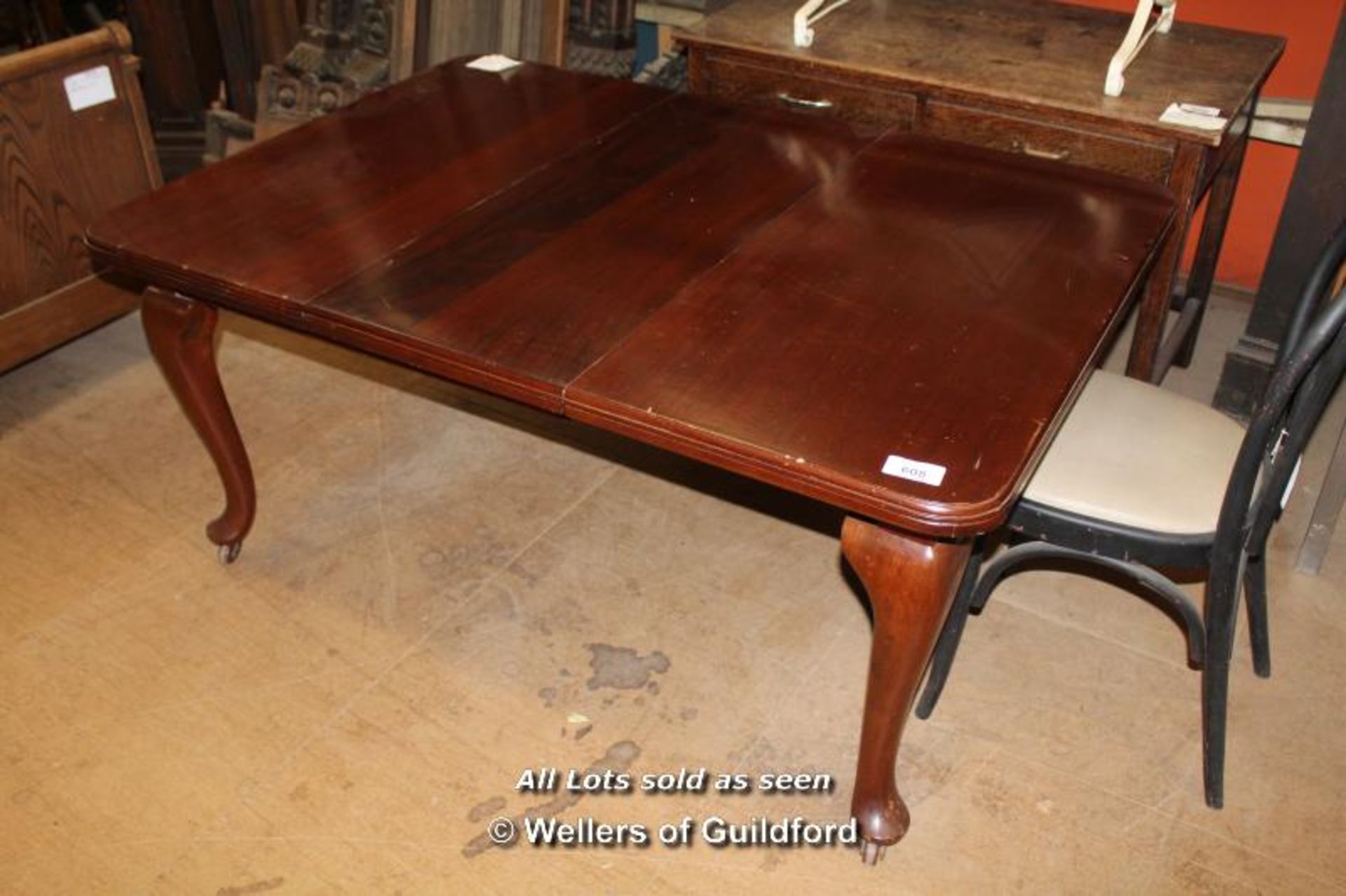 *VICTORIAN MAHOGANY EXTENDING TABLE WITH CABRIOLE LEGS