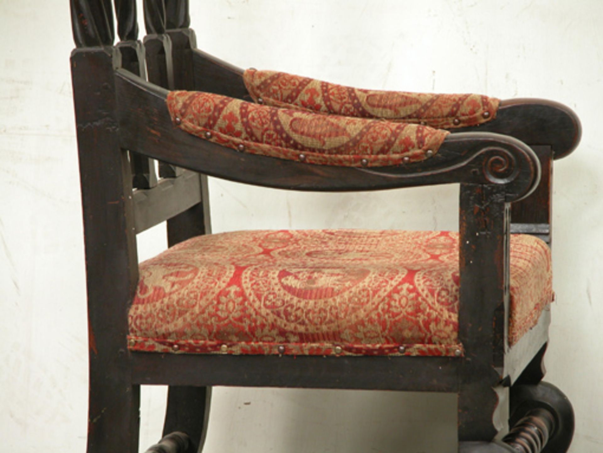 *LARGE CARVED OAK VICTORIAN CHAIR CIRCA 1890. HEIGHT 1370MM (54IN) X WIDTH 630MM (24.75IN) X DEPTH - Image 3 of 6