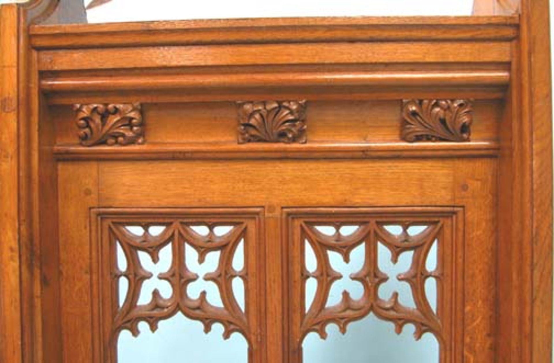 *CARVED OAK CLERGY DESK WITH CARVED POPPY HEADS AND PIERCED GOTHIC TRACERY, MID 1900S. HEIGHT 1430MM - Image 4 of 5