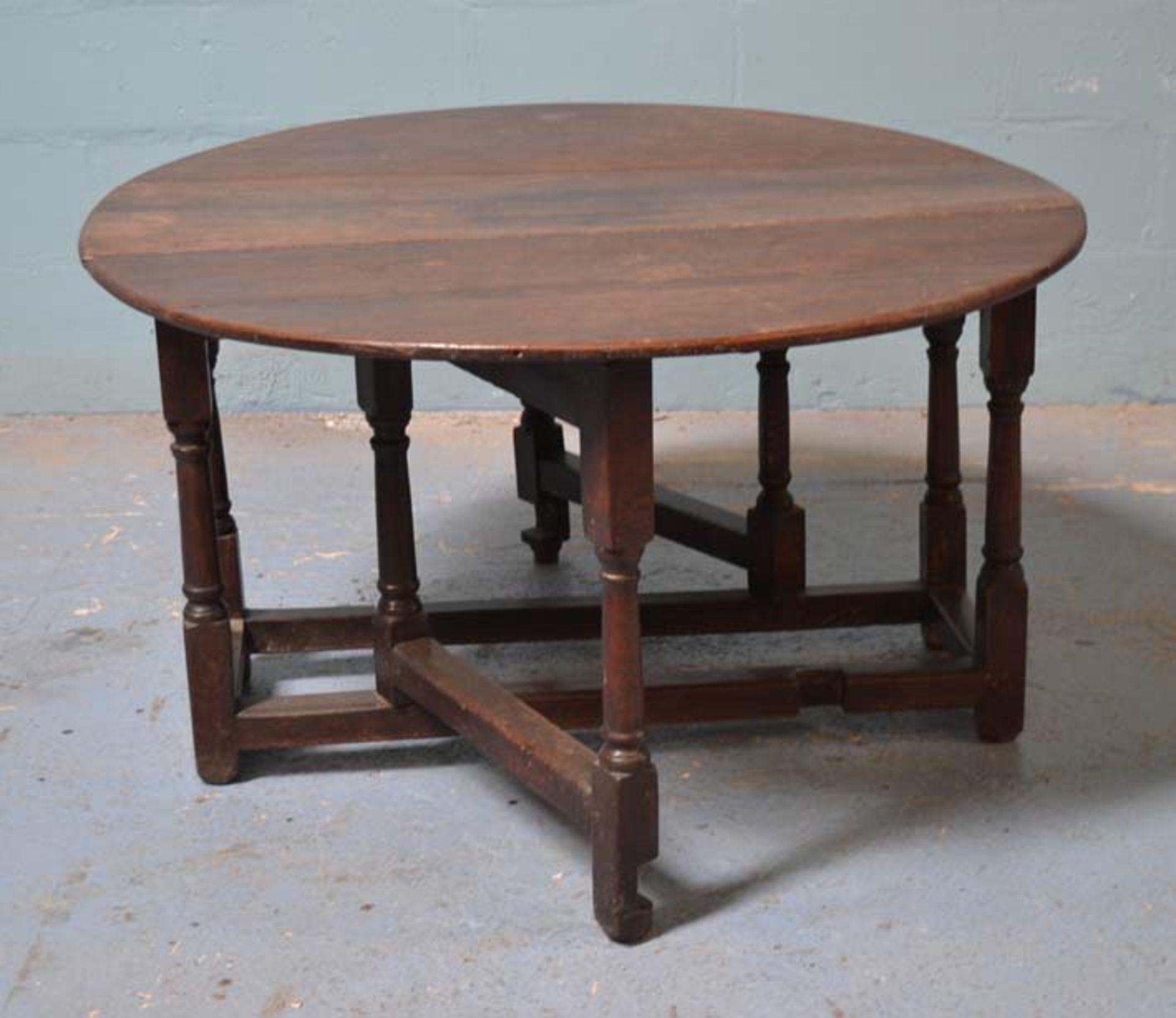 *ANTIQUE OAK ROUND DROP DOWN TABLE, CIRCA 1800. 1420MM ( 56" ) WIDE X 1205MM ( 47.5" ) DEEP X - Image 4 of 4