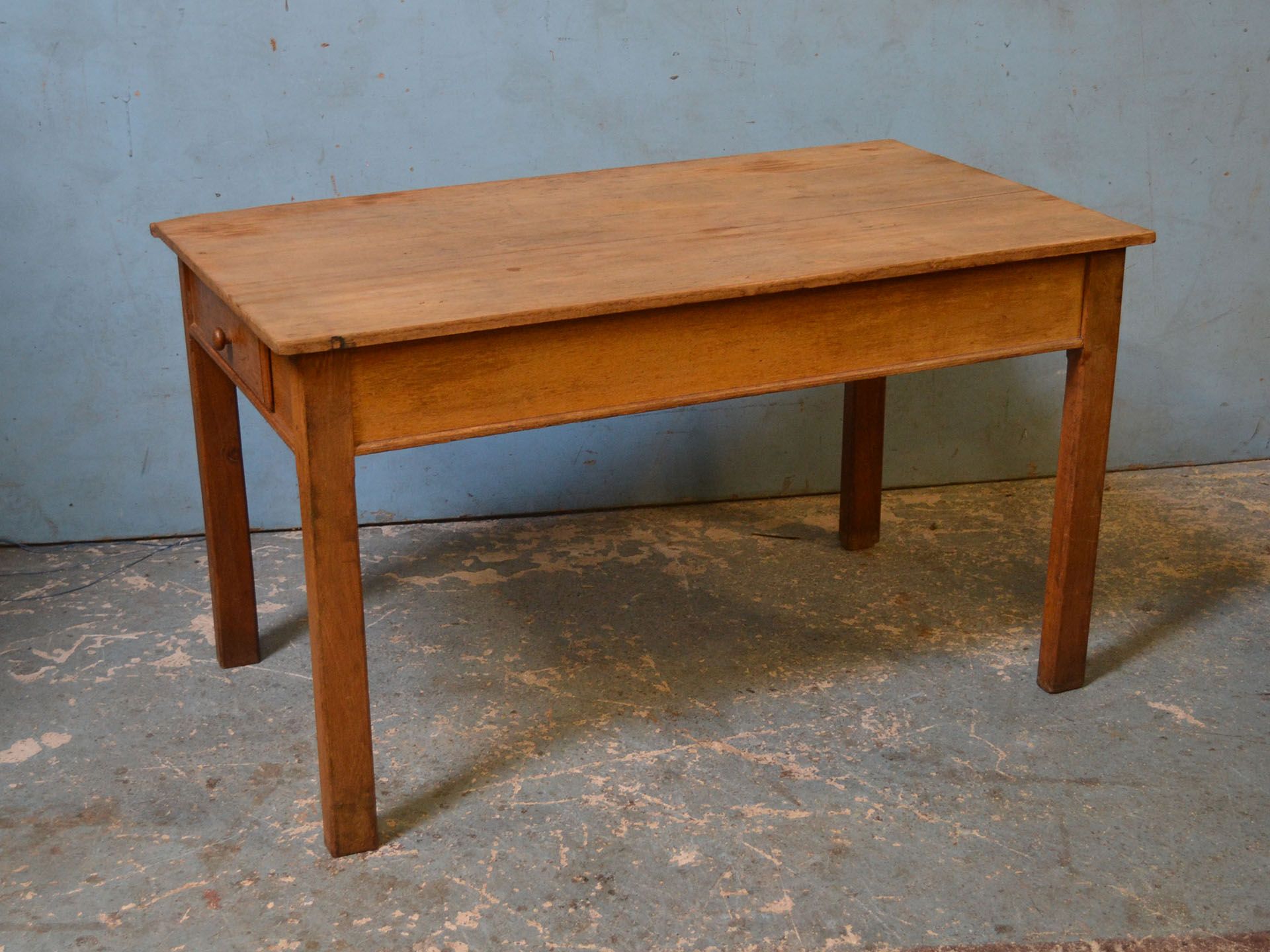 *SMALL OAK TABLE WITH DRAWER. 1360MM ( 53.5" ) WIDE X 770MM ( 30.25" ) DEEP X 770MM ( 30.25" ) HIGH. - Image 4 of 4